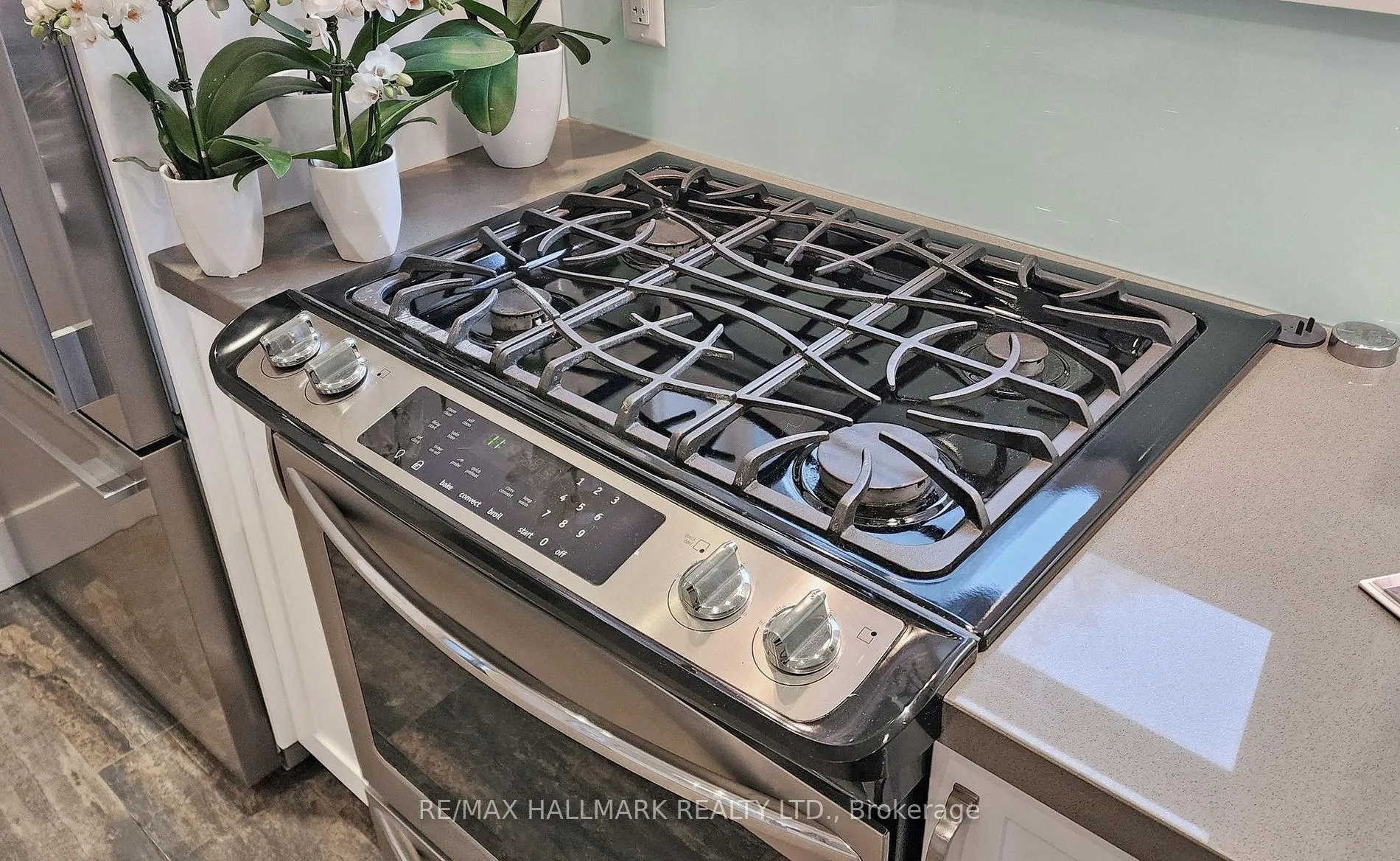 Photo 13 of Unit Main Fl, 96 Glen Davis Crescent, Toronto, East End-Danforth — HOMEH