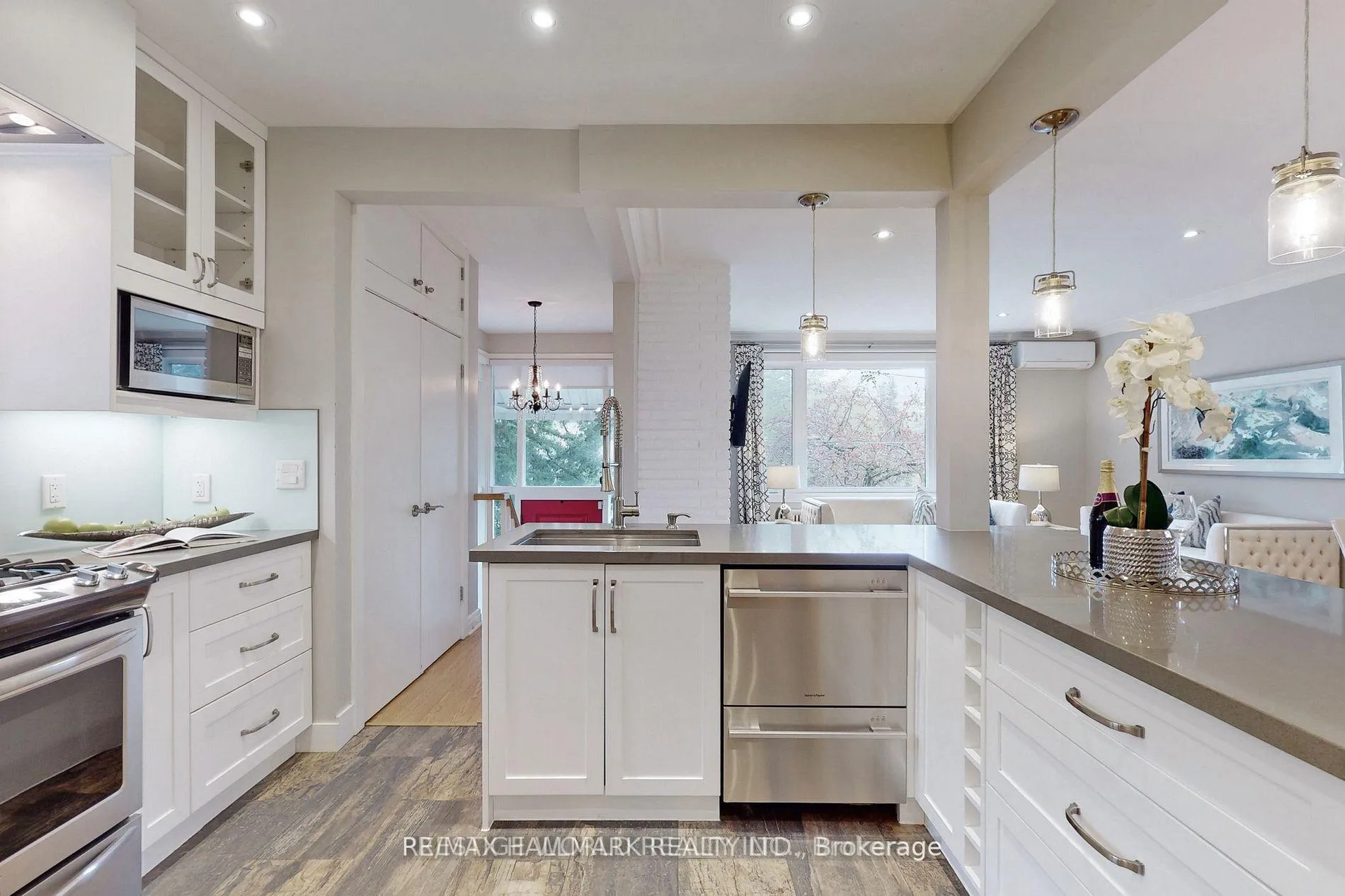Photo 14 of Unit Main Fl, 96 Glen Davis Crescent, Toronto, East End-Danforth — HOMEH