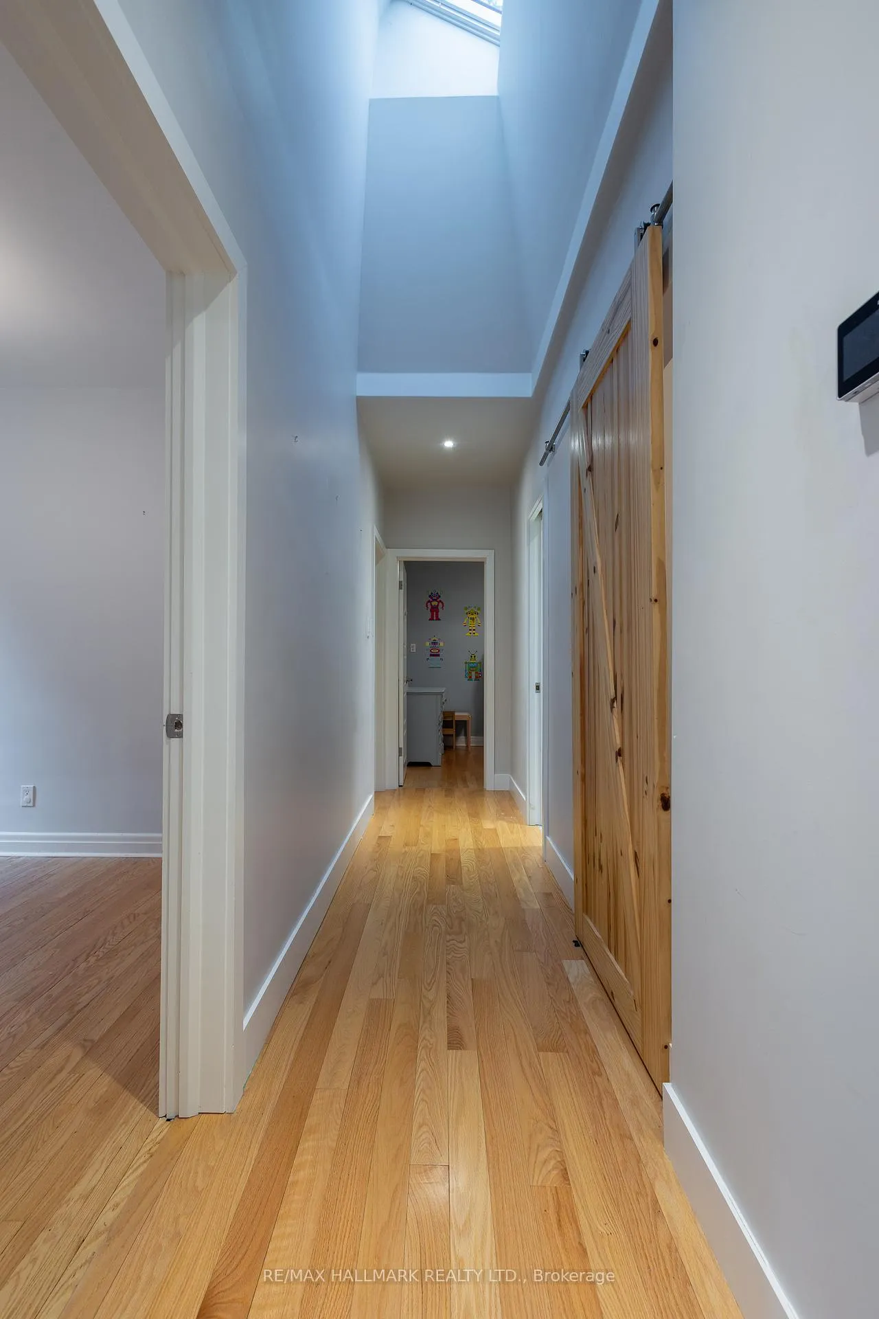 Photo 17 of Unit Main Fl, 96 Glen Davis Crescent, Toronto, East End-Danforth — HOMEH