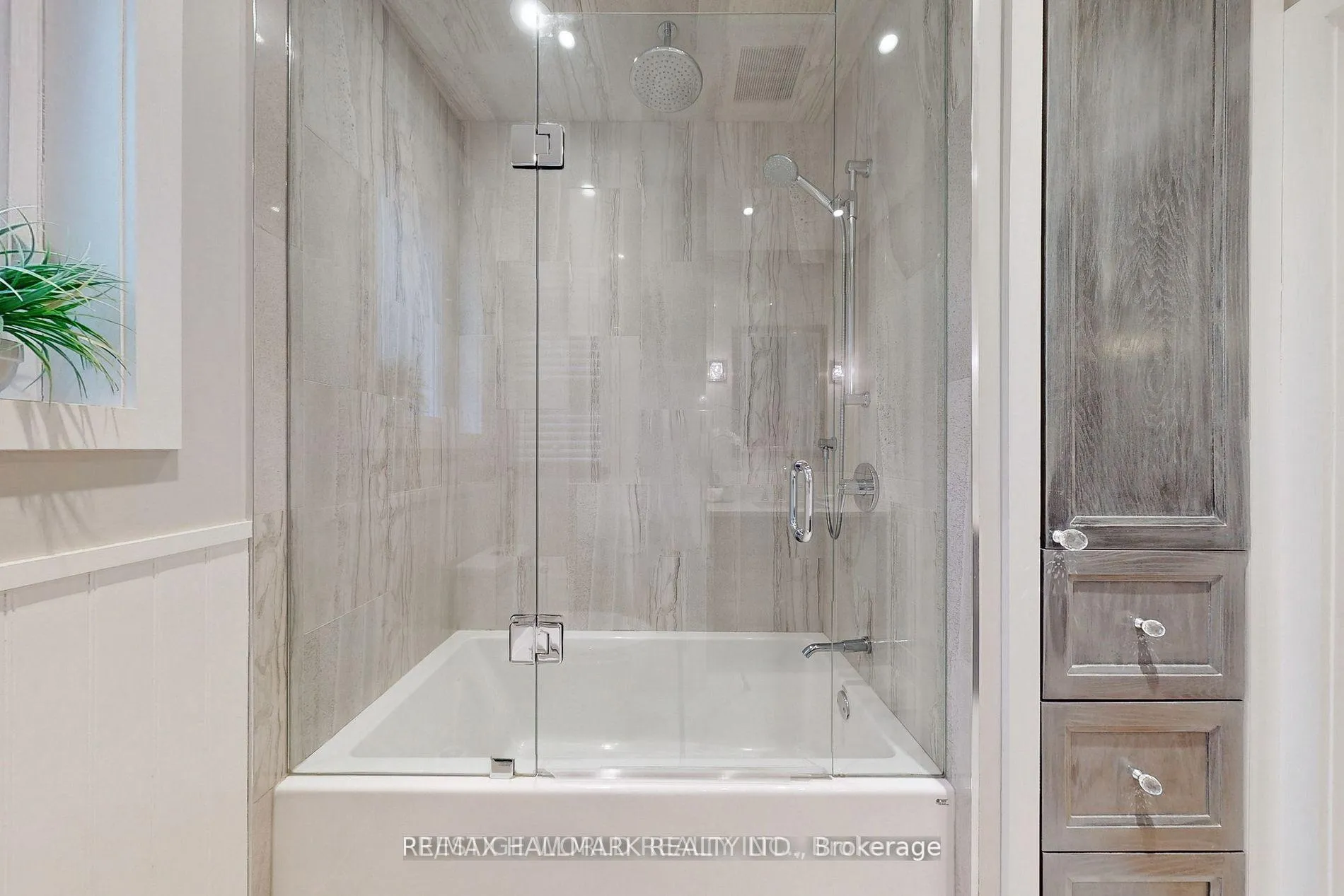 Photo 24 of Unit Main Fl, 96 Glen Davis Crescent, Toronto, East End-Danforth — HOMEH