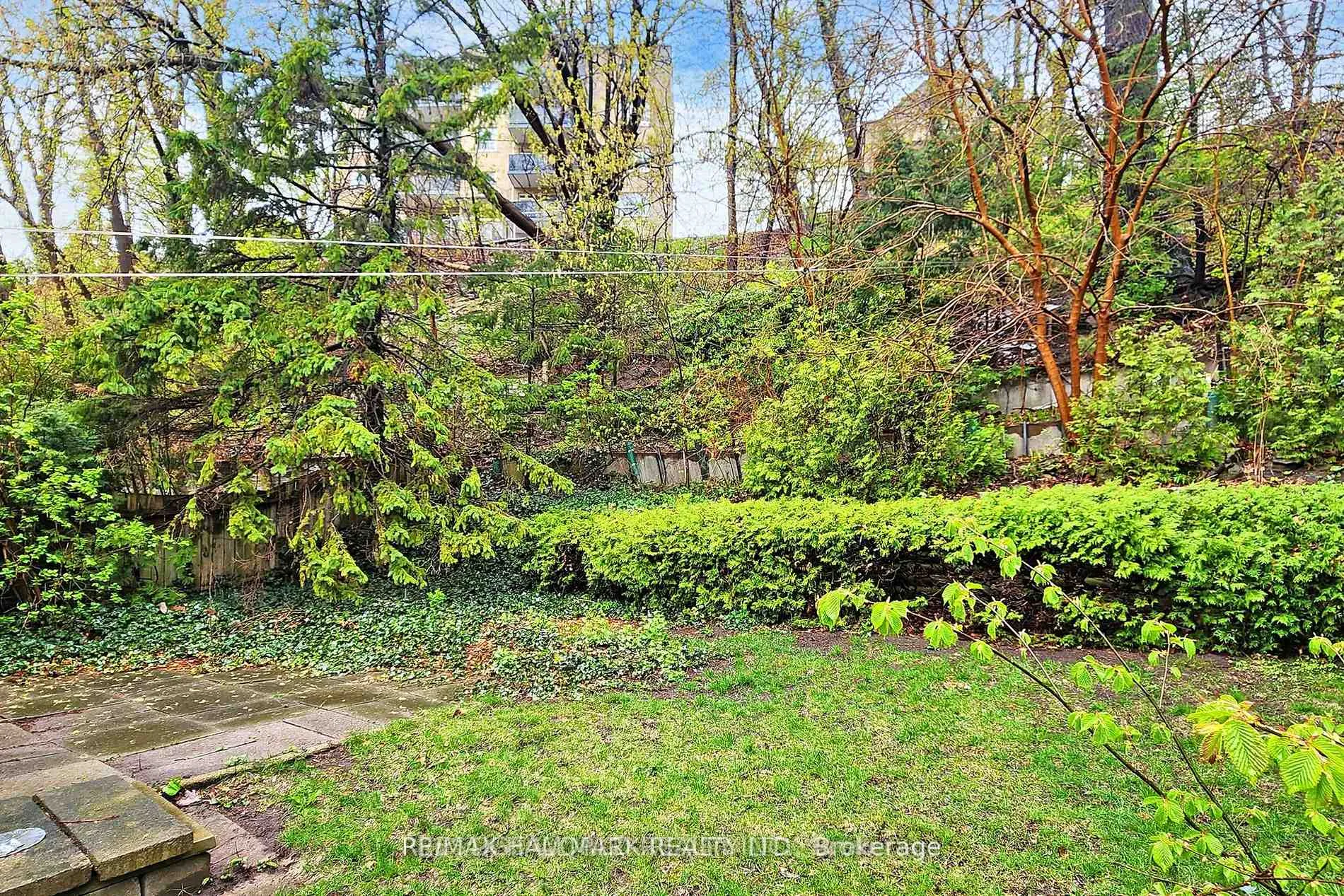Photo 31 of Unit Main Fl, 96 Glen Davis Crescent, Toronto, East End-Danforth — HOMEH