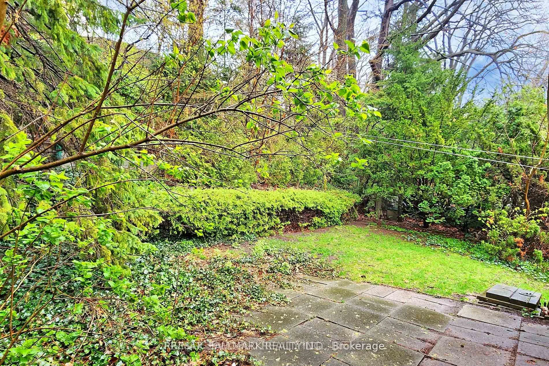 Photo 32 of Unit Main Fl, 96 Glen Davis Crescent, Toronto, East End-Danforth — HOMEH