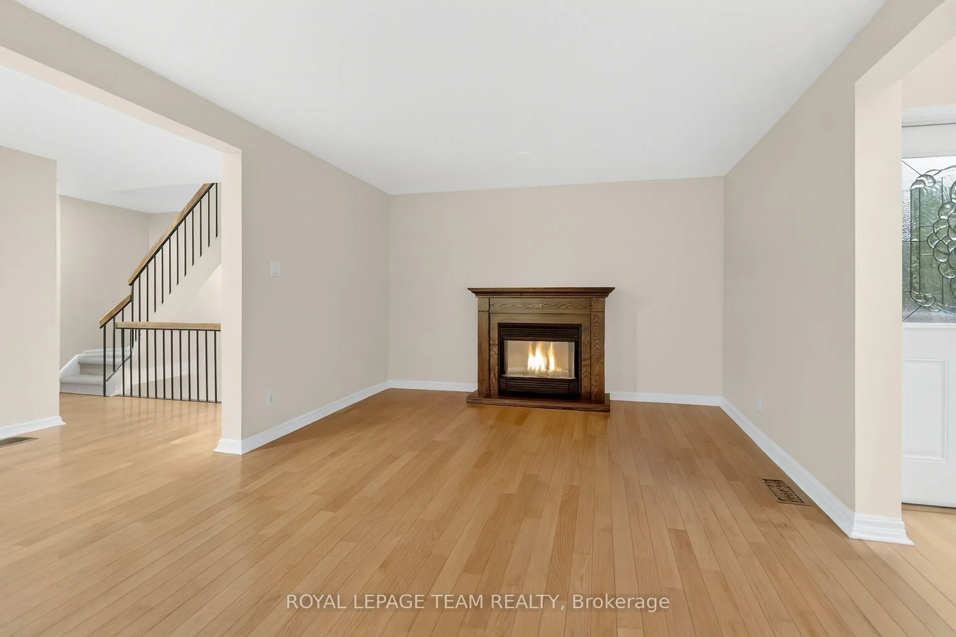 Photo 8 of 17 Providence Place, Ottawa, Barrhaven - Pheasant Run — HOMEH