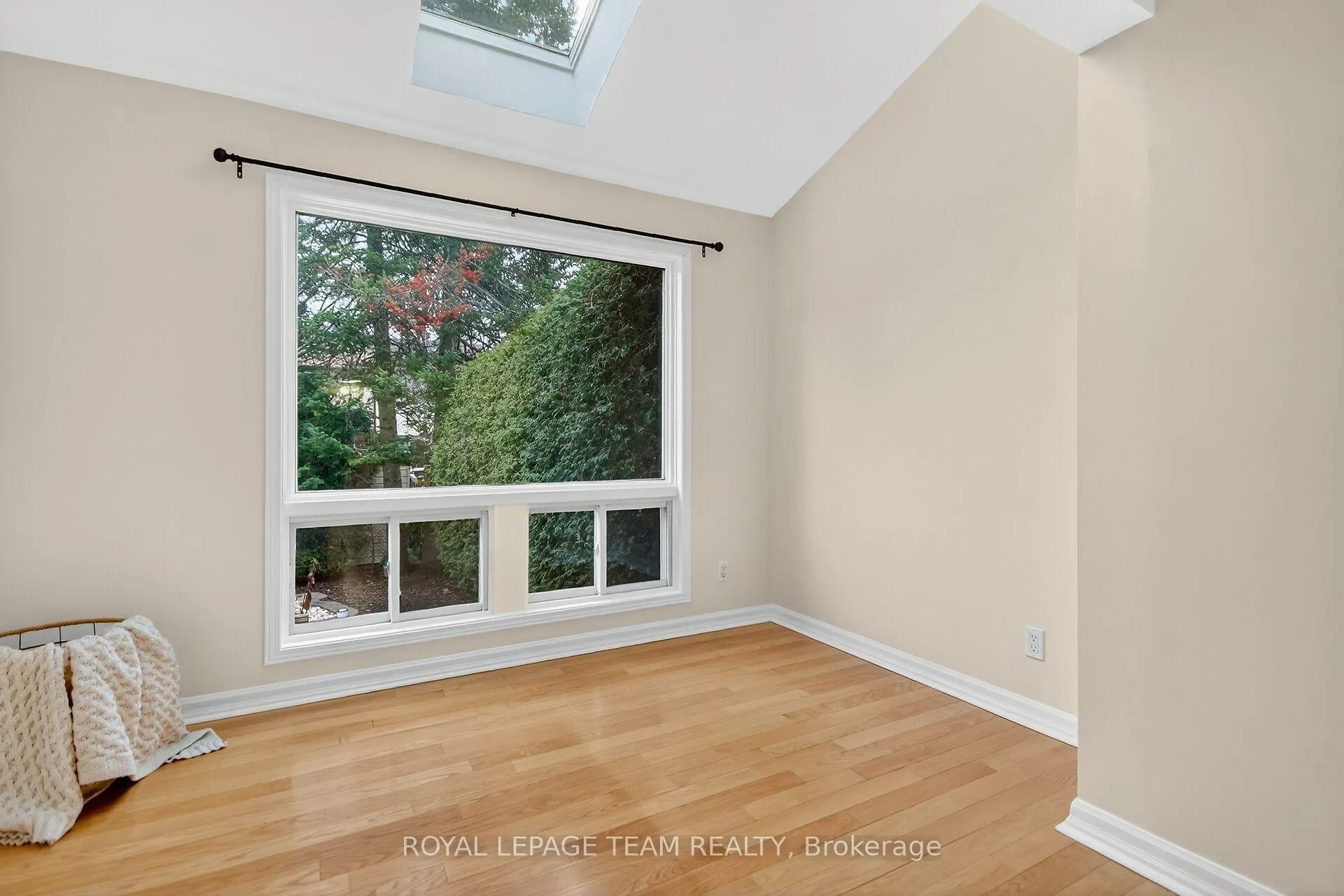 Photo 11 of 17 Providence Place, Ottawa, Barrhaven - Pheasant Run — HOMEH