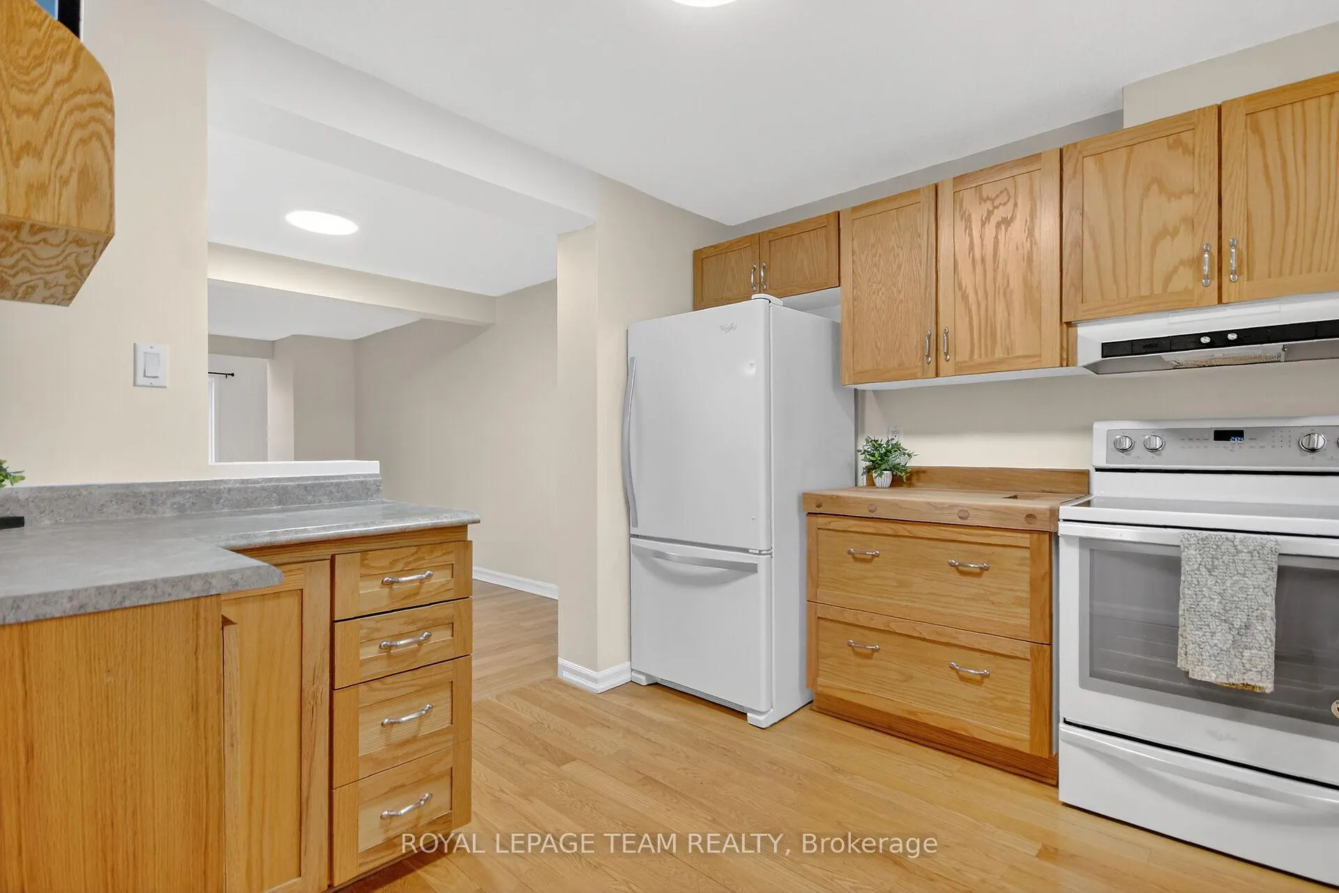 Photo 13 of 17 Providence Place, Ottawa, Barrhaven - Pheasant Run — HOMEH