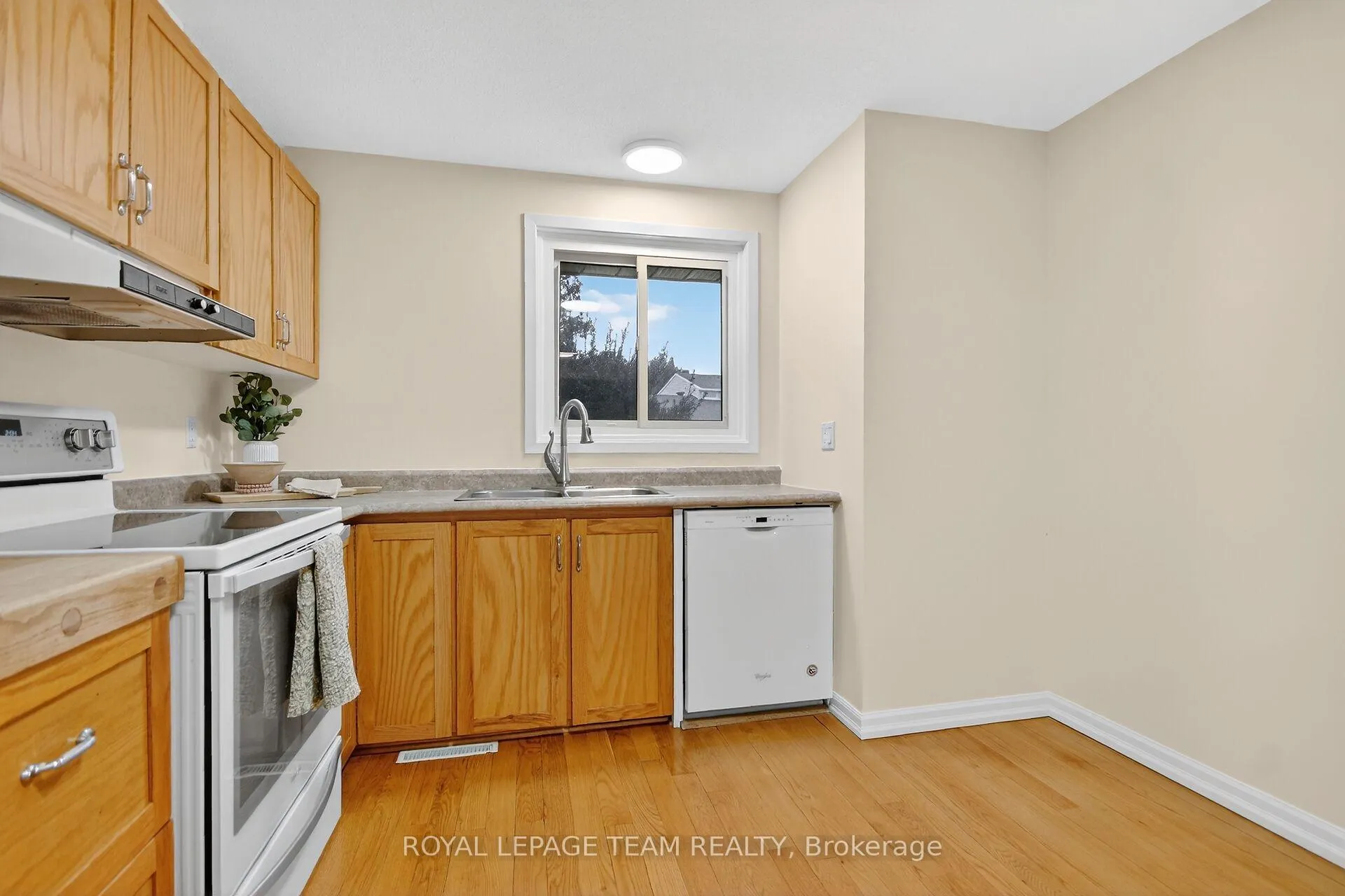 Photo 15 of 17 Providence Place, Ottawa, Barrhaven - Pheasant Run — HOMEH