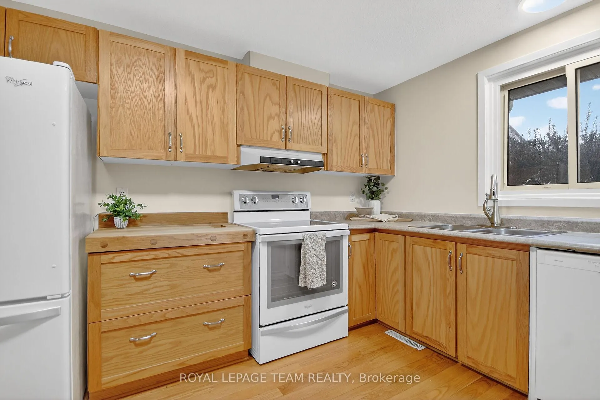 Photo 16 of 17 Providence Place, Ottawa, Barrhaven - Pheasant Run — HOMEH