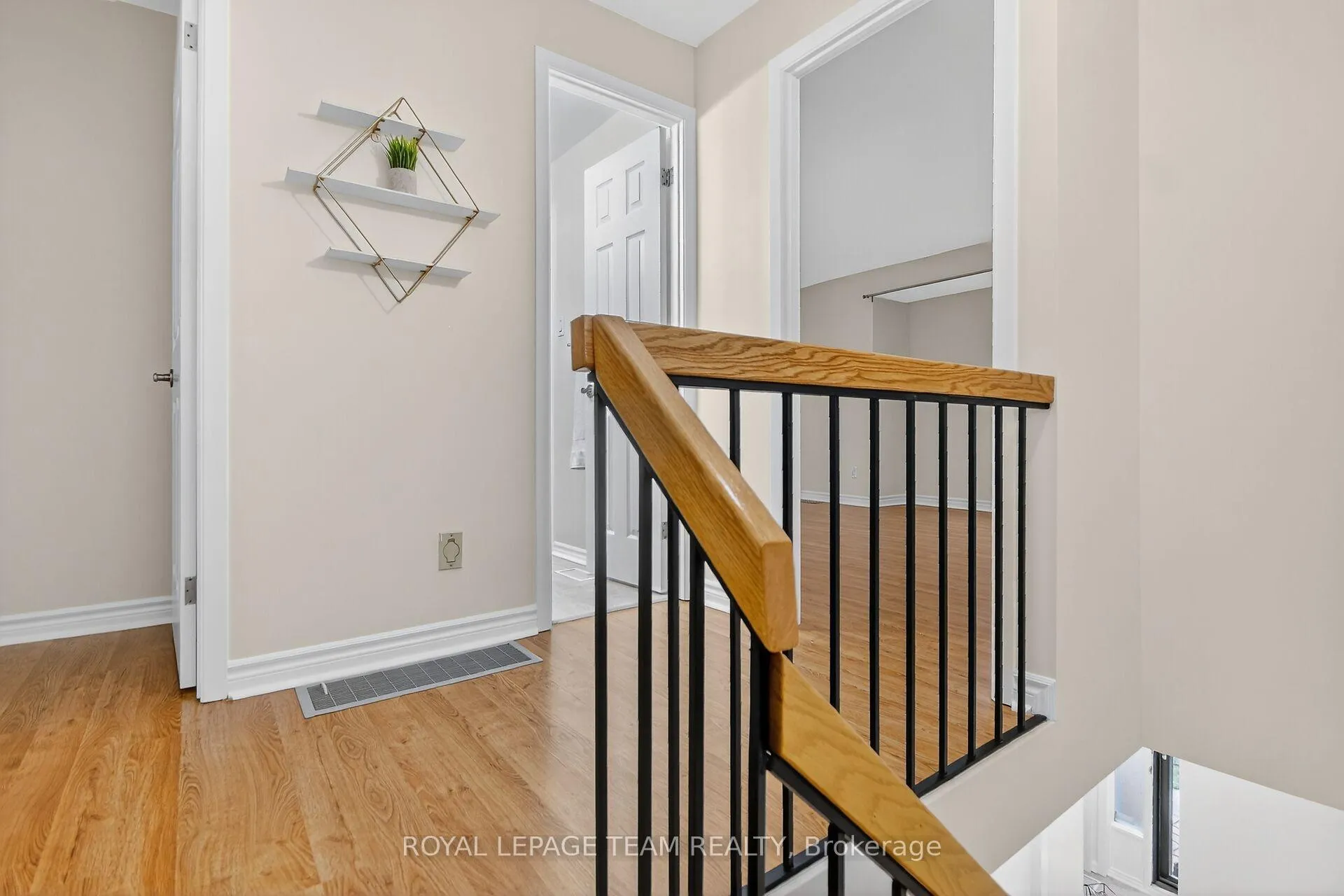 Photo 18 of 17 Providence Place, Ottawa, Barrhaven - Pheasant Run — HOMEH
