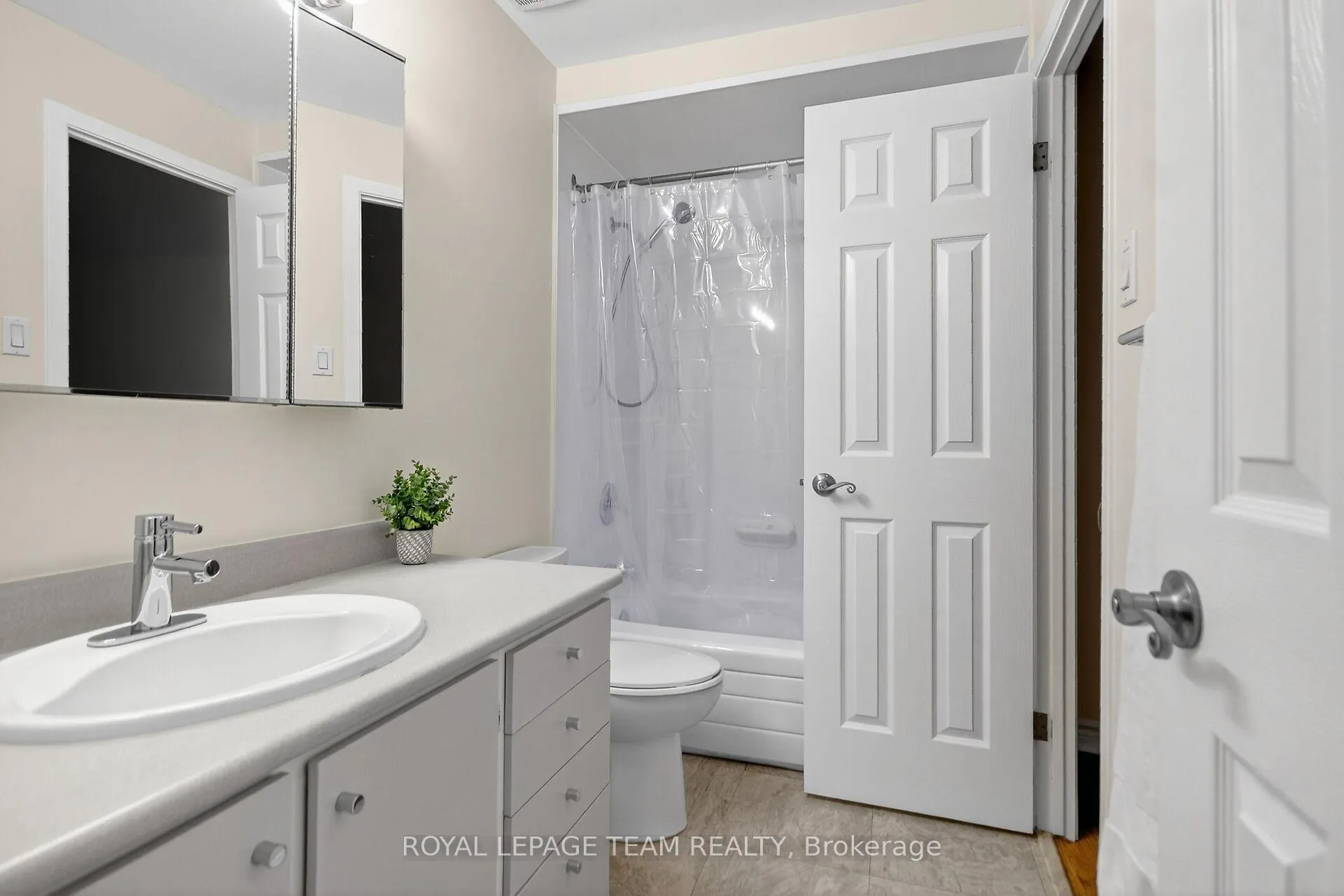 Photo 22 of 17 Providence Place, Ottawa, Barrhaven - Pheasant Run — HOMEH