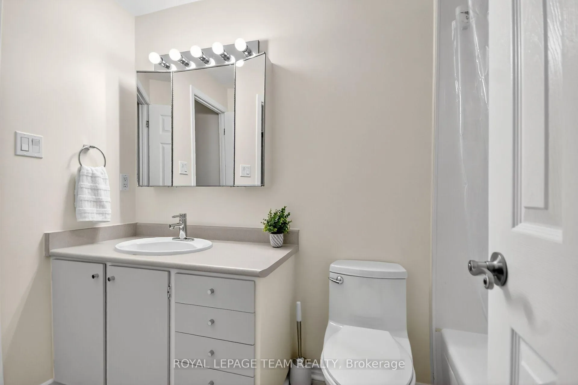 Photo 23 of 17 Providence Place, Ottawa, Barrhaven - Pheasant Run — HOMEH