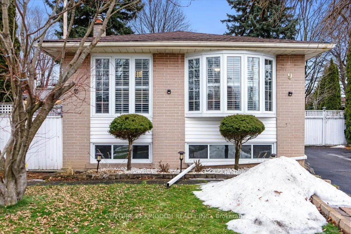 Photo 1 of 9 Durrington Crescent, Scarborough, Bendale — HOMEH