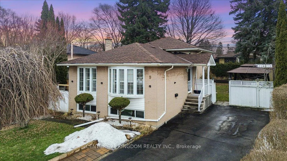 Photo 2 of 9 Durrington Crescent, Scarborough, Bendale — HOMEH