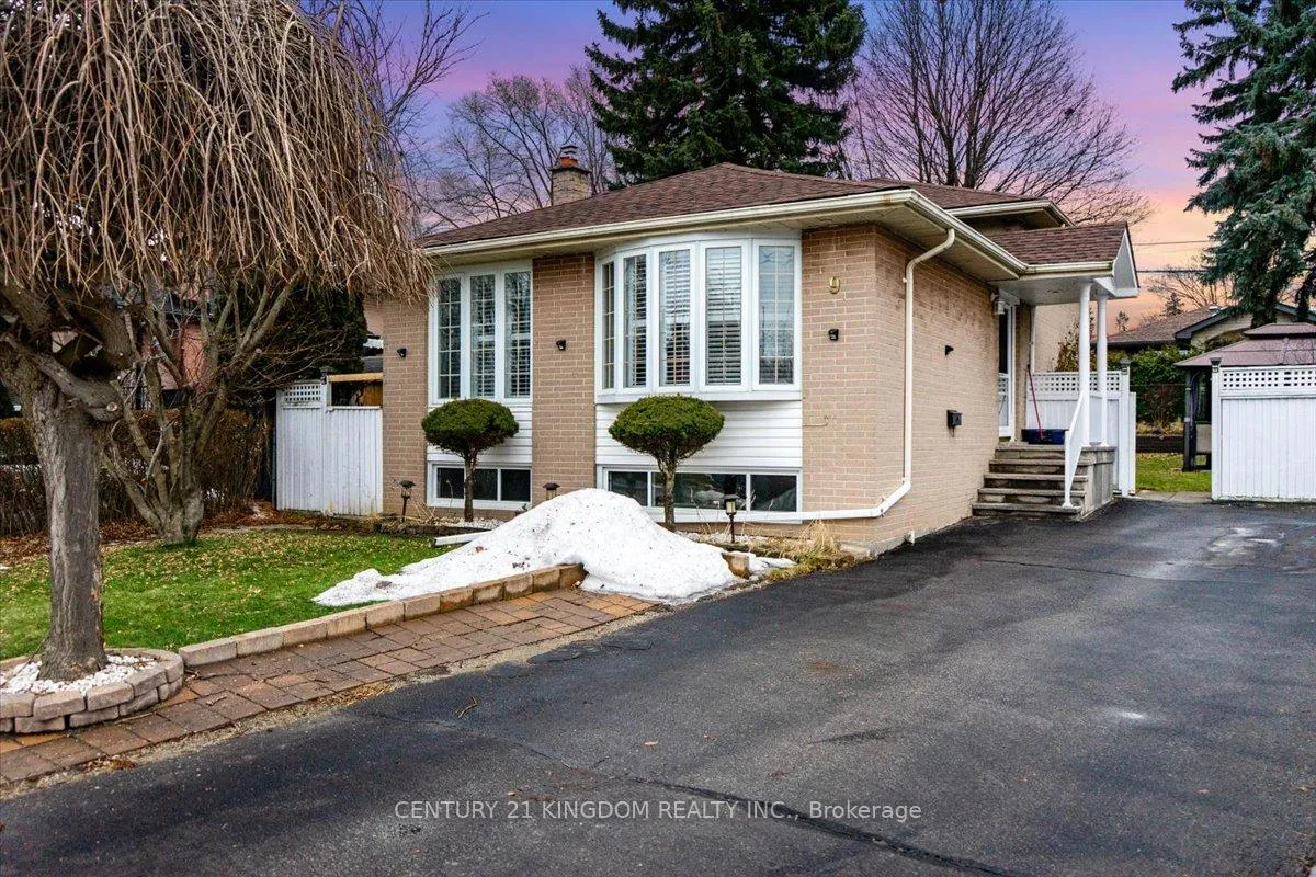 Photo 3 of 9 Durrington Crescent, Scarborough, Bendale — HOMEH