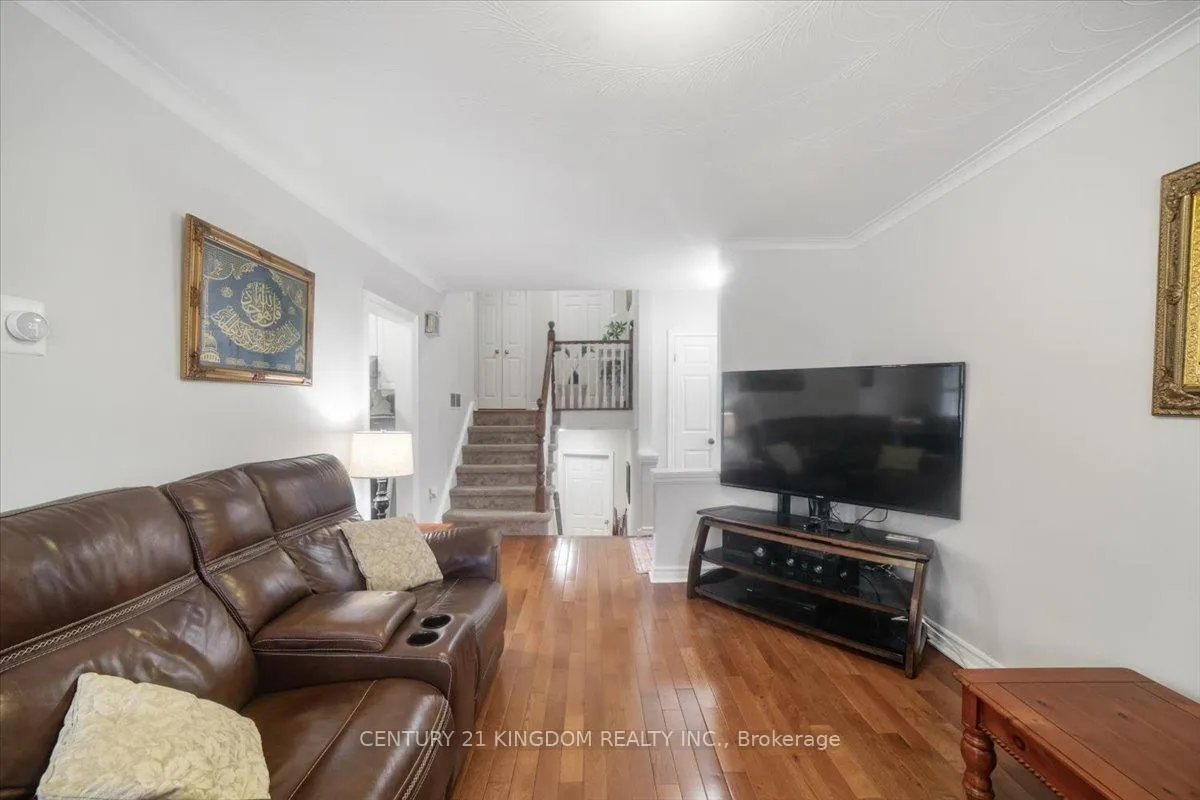 Photo 7 of 9 Durrington Crescent, Scarborough, Bendale — HOMEH