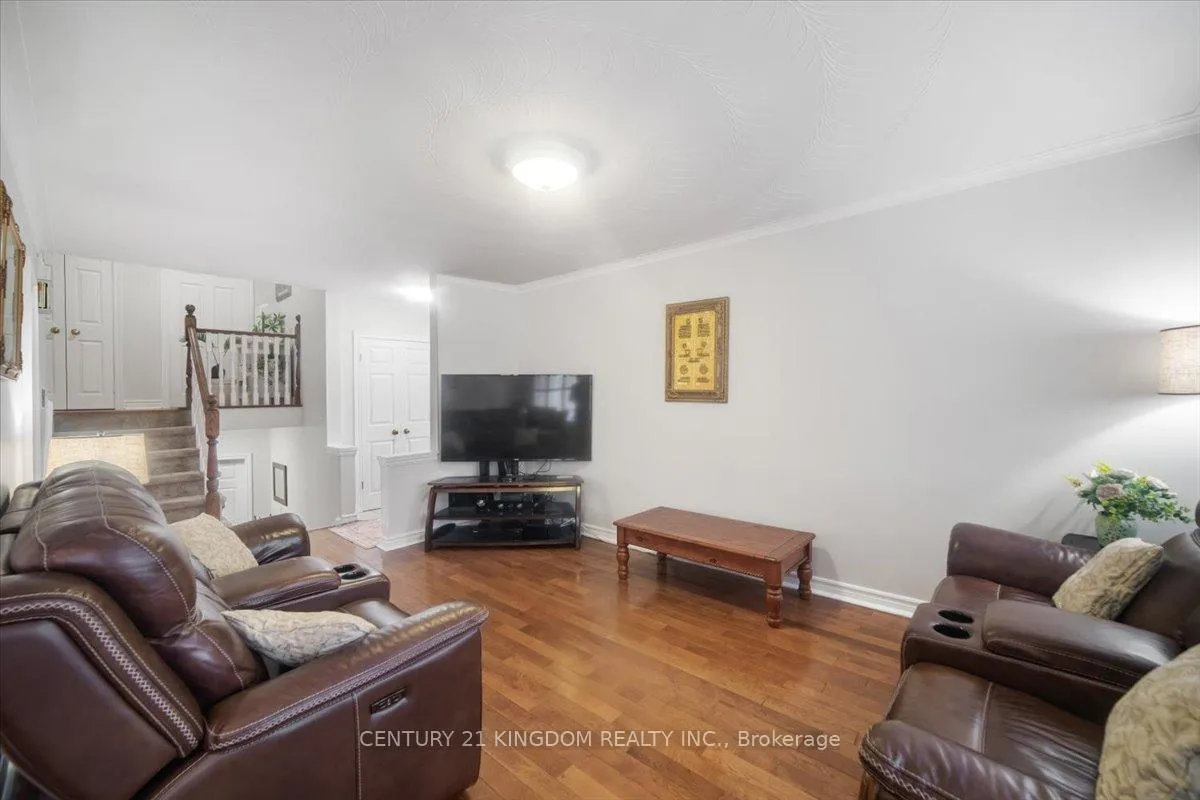 Photo 8 of 9 Durrington Crescent, Scarborough, Bendale — HOMEH