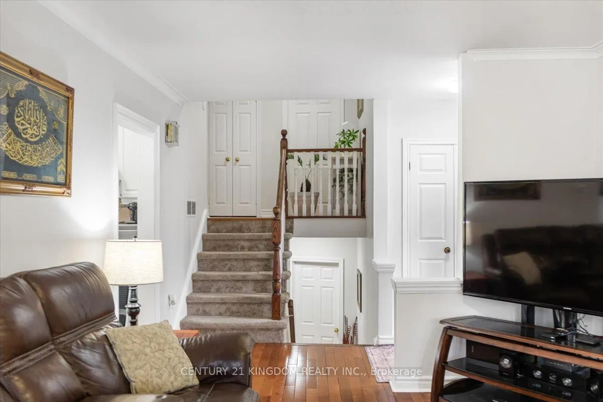 Photo 12 of 9 Durrington Crescent, Scarborough, Bendale — HOMEH