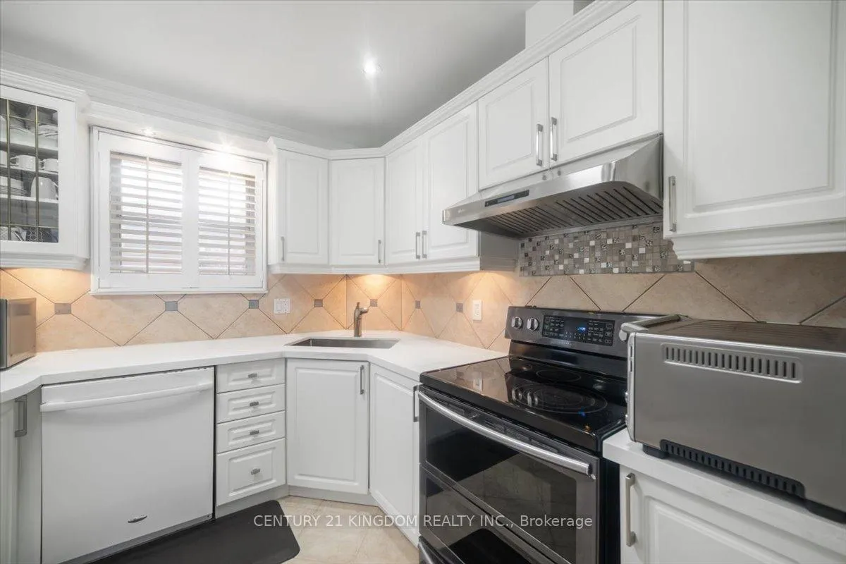 Photo 17 of 9 Durrington Crescent, Scarborough, Bendale — HOMEH