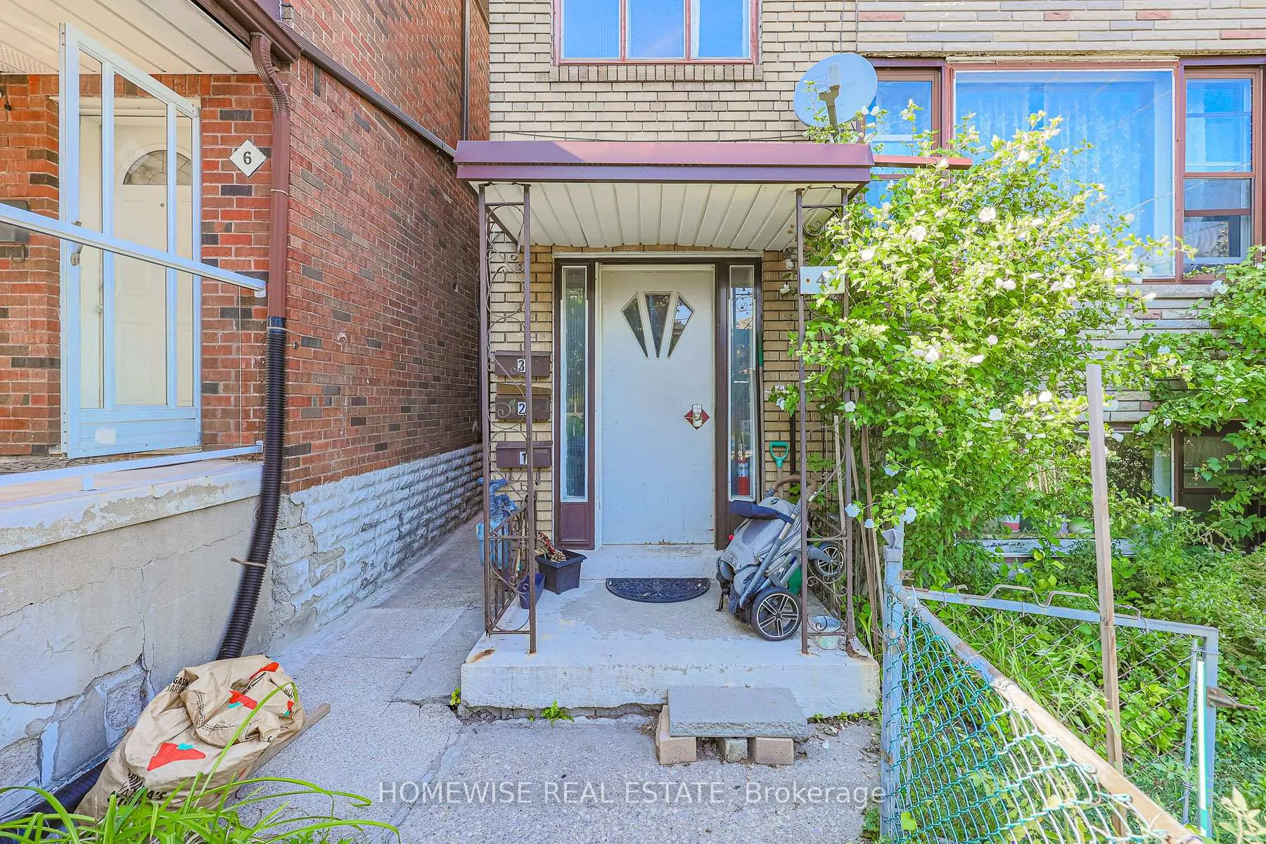 Photo 2 of 4 Lanark Avenue, Toronto, Oakwood Village — HOMEH