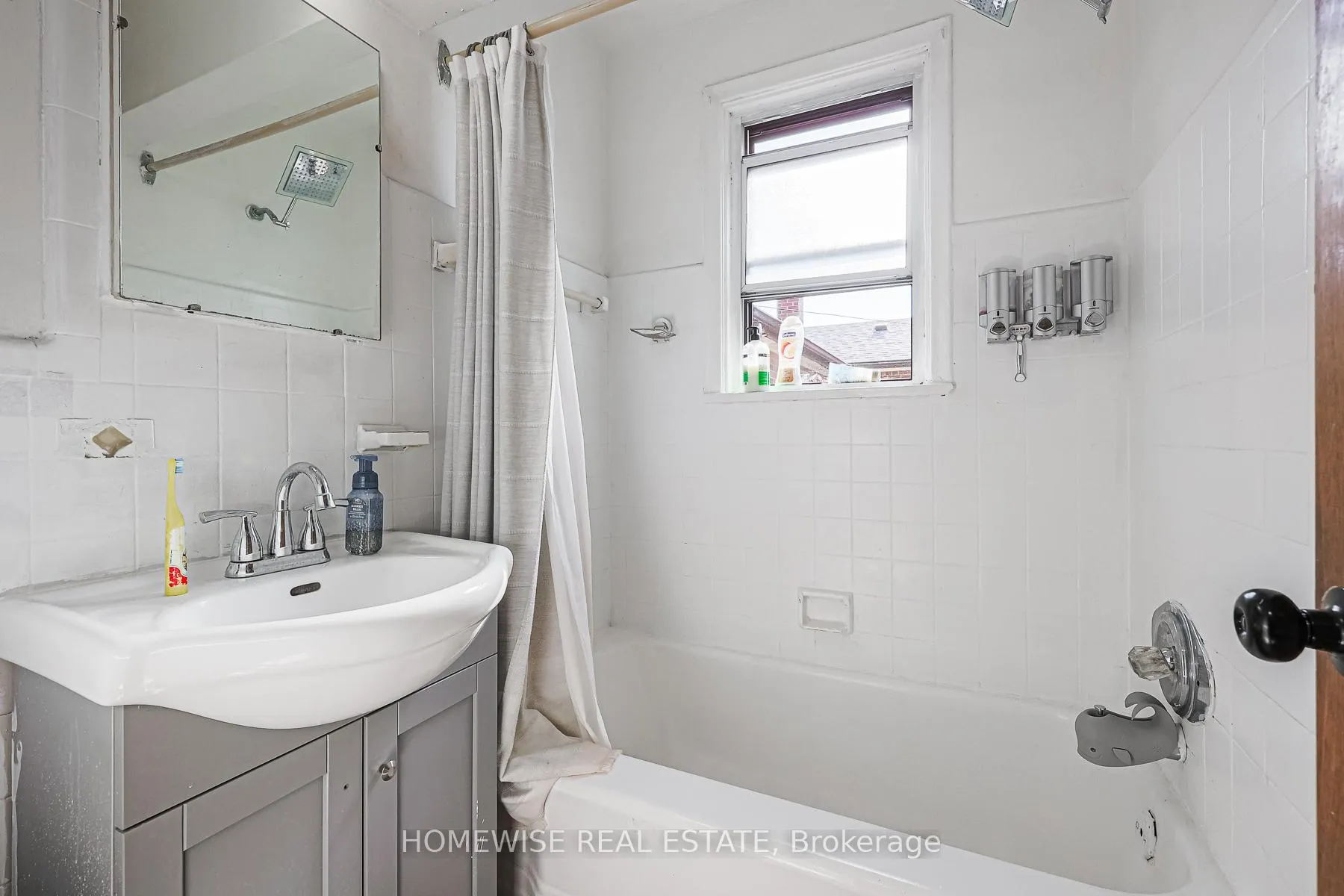 Photo 15 of 4 Lanark Avenue, Toronto, Oakwood Village — HOMEH