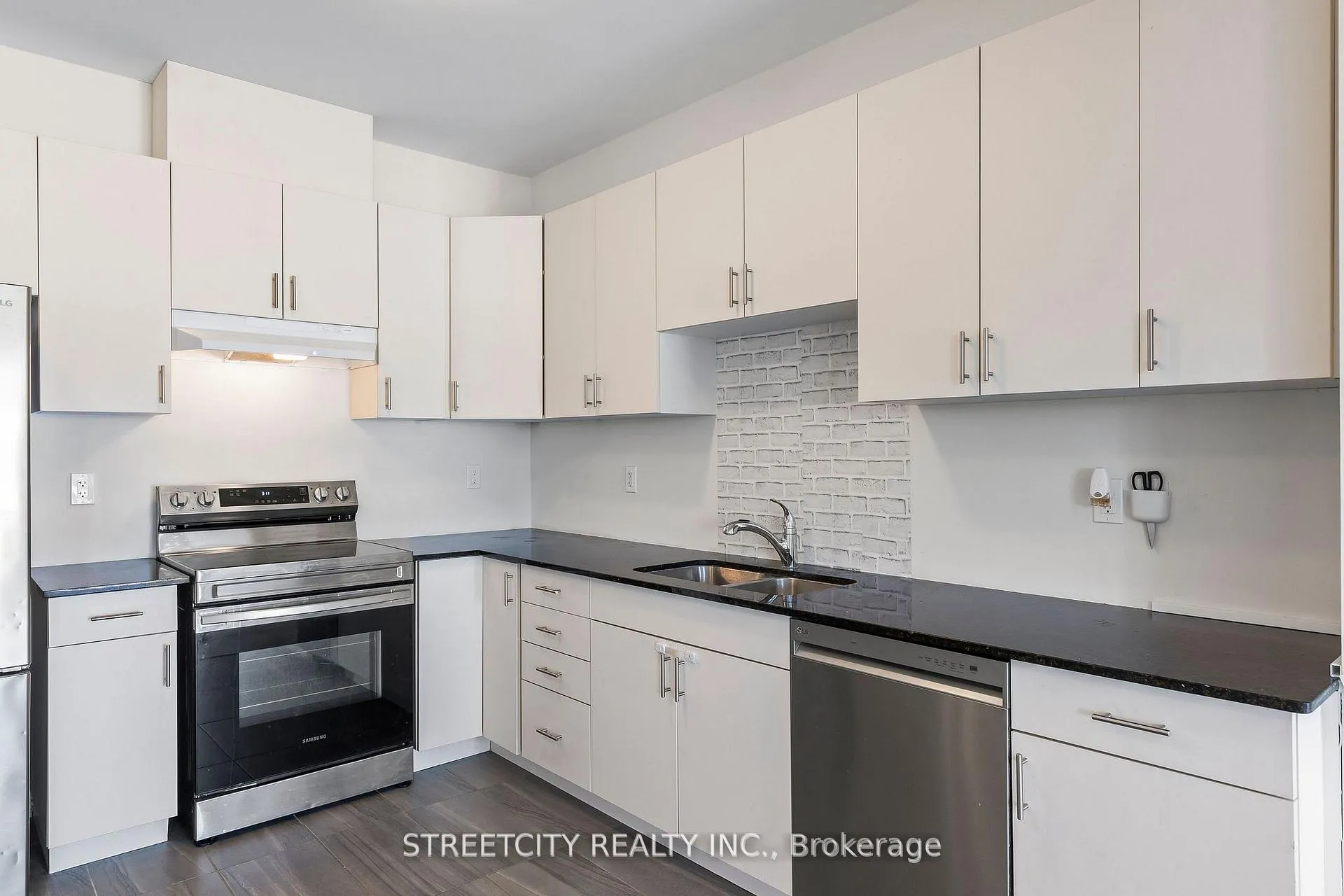 Photo 9 of 82 Middleton Street, Zorra, Thamesford — HOMEH