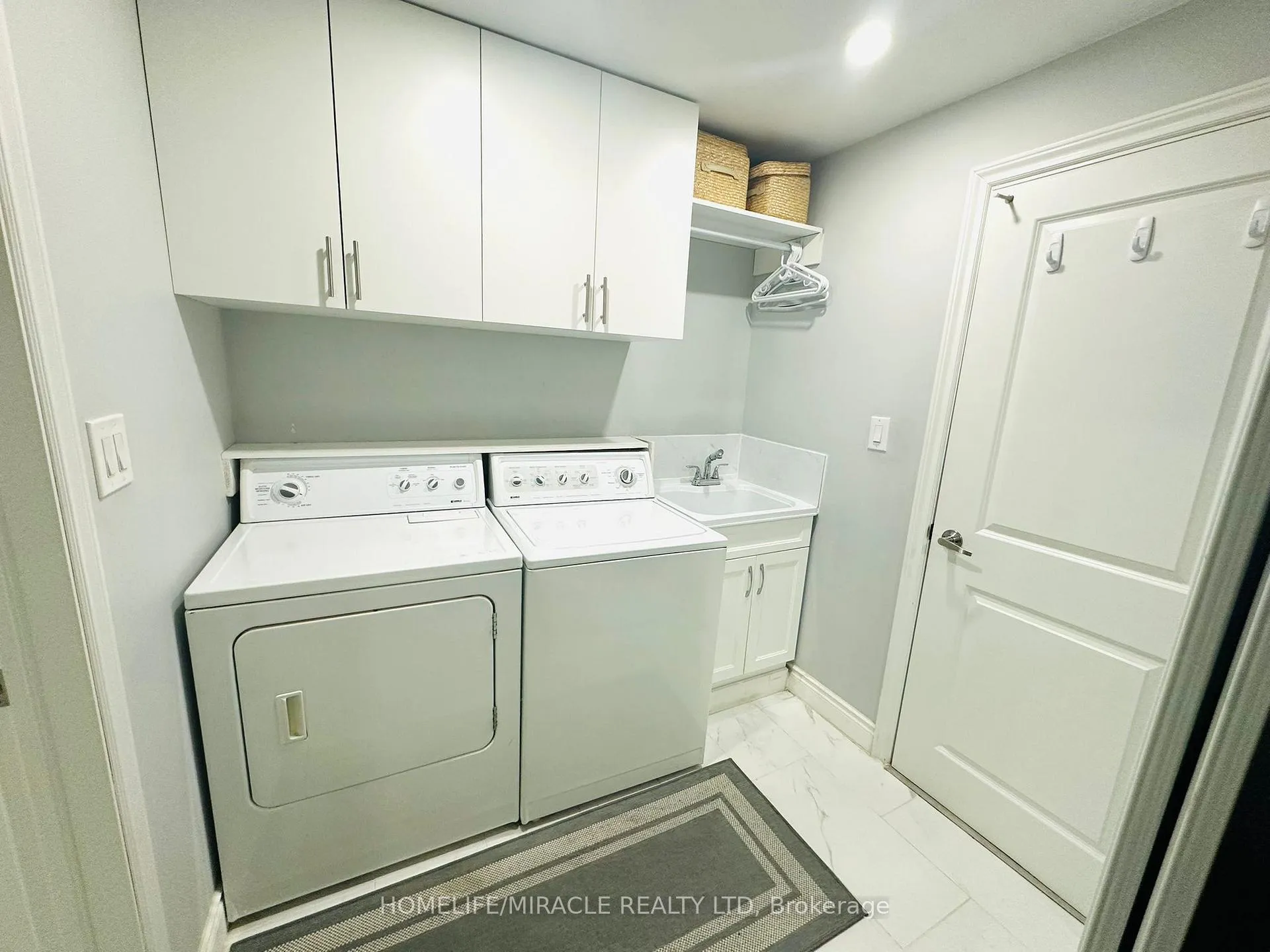Photo 1 of 28 Peachwood Crescent, Hamilton, Stoney Creek — HOMEH