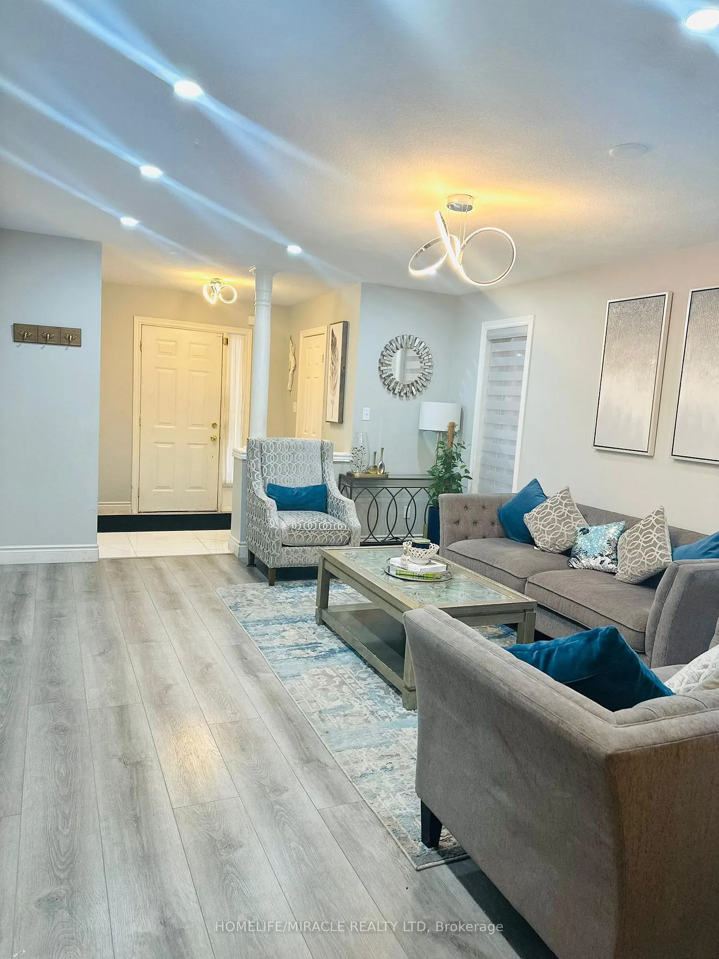 Photo 5 of 28 Peachwood Crescent, Hamilton, Stoney Creek — HOMEH