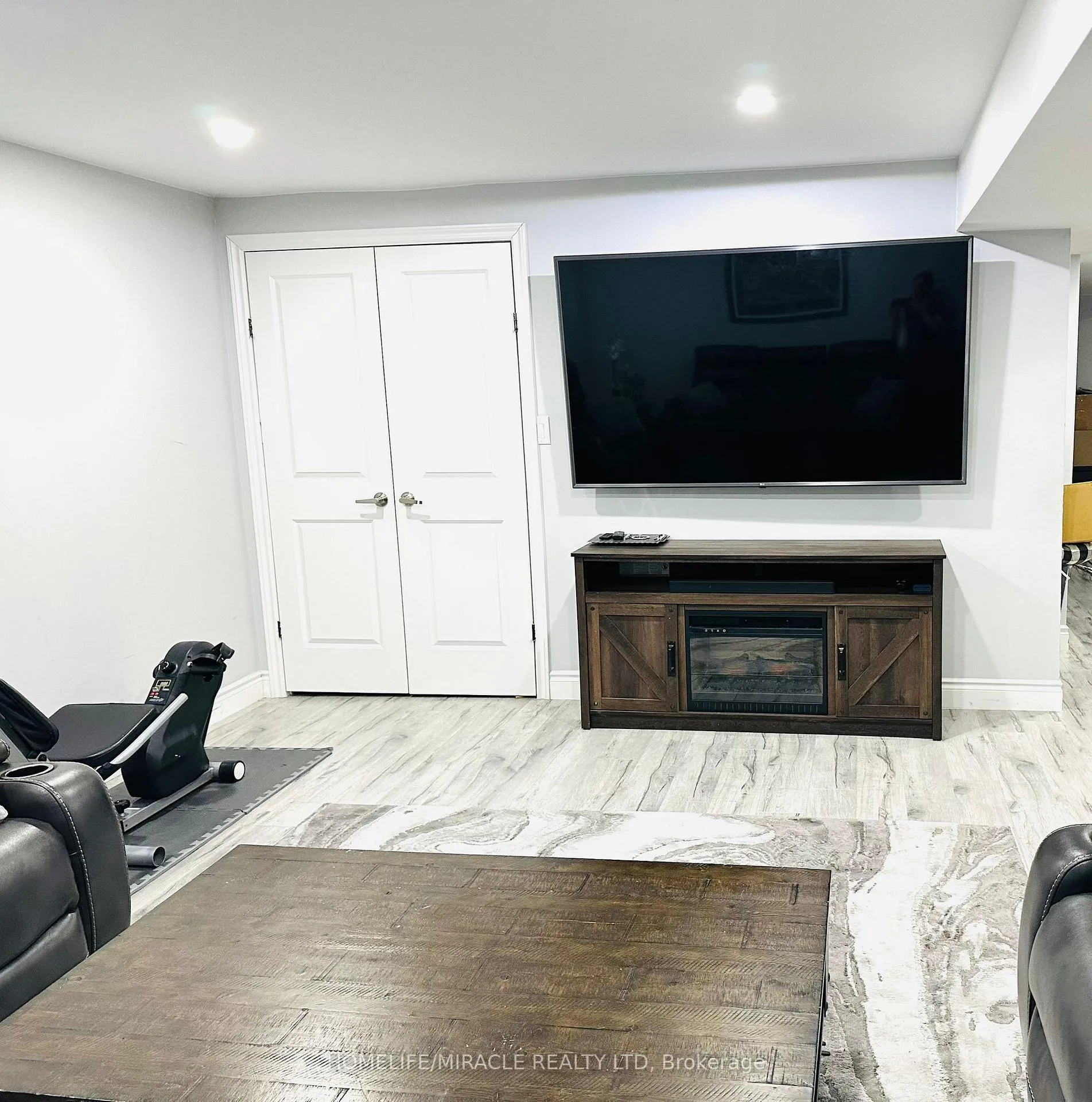 Photo 6 of 28 Peachwood Crescent, Hamilton, Stoney Creek — HOMEH