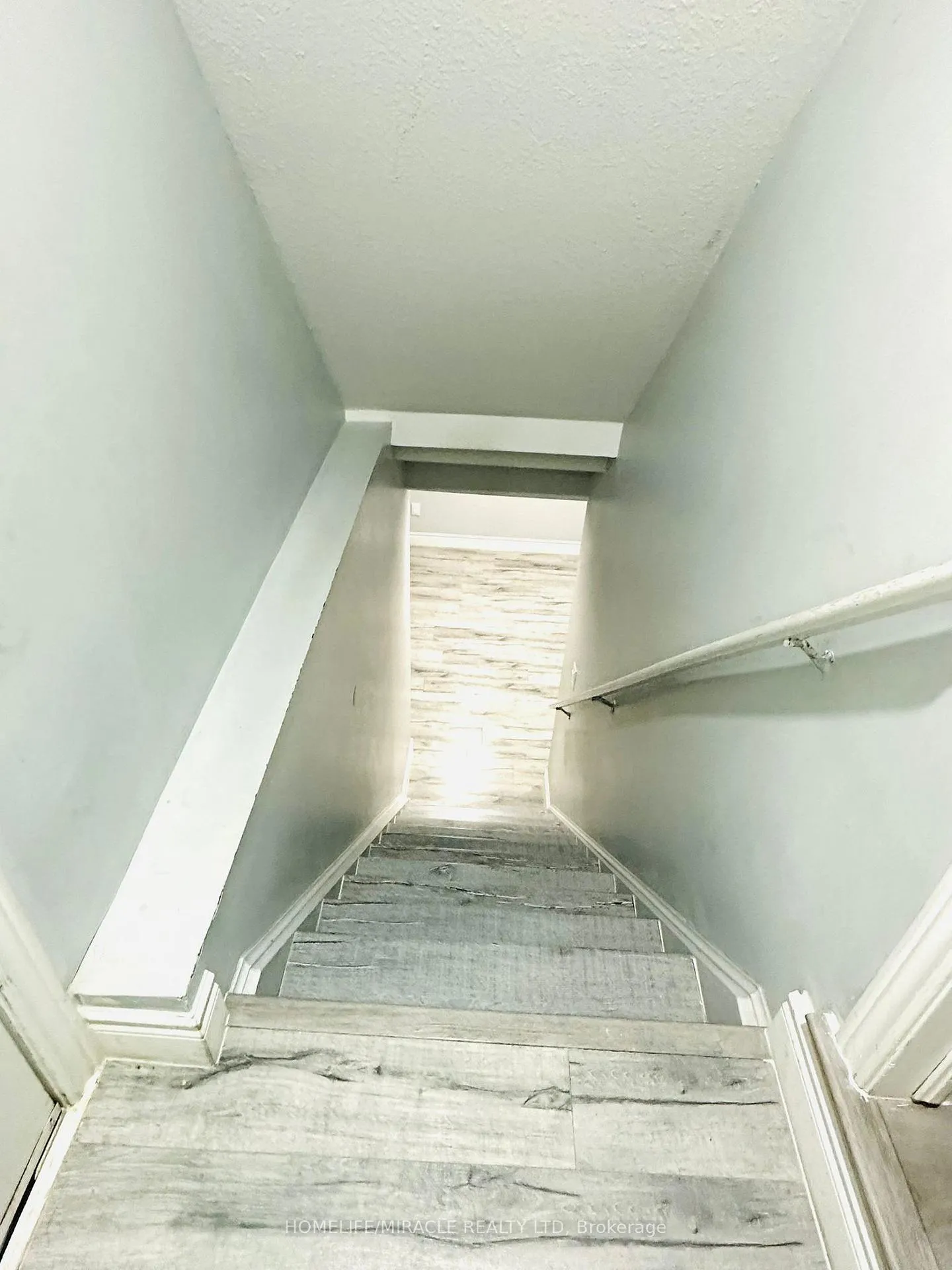 Photo 12 of 28 Peachwood Crescent, Hamilton, Stoney Creek — HOMEH