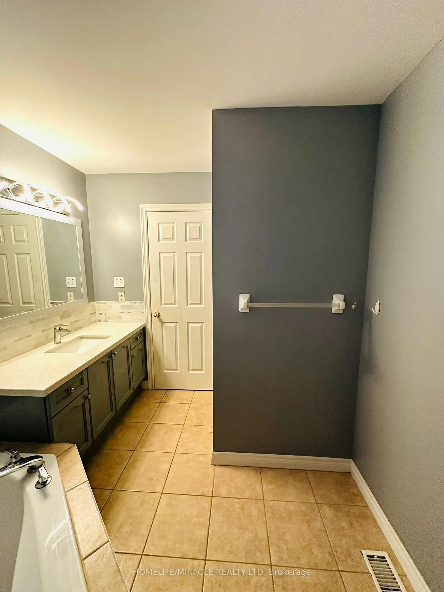Photo 17 of 28 Peachwood Crescent, Hamilton, Stoney Creek — HOMEH