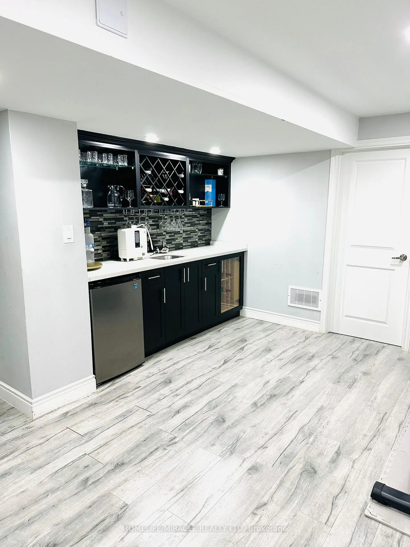 Photo 32 of 28 Peachwood Crescent, Hamilton, Stoney Creek — HOMEH