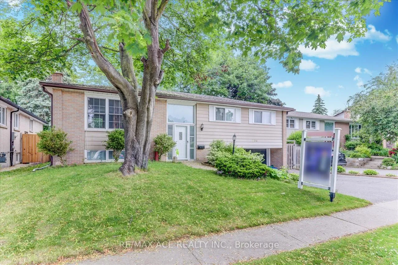 Photo 2 of Unit Main, 206 Mason Drive, Whitby, Downtown Whitby — HOMEH
