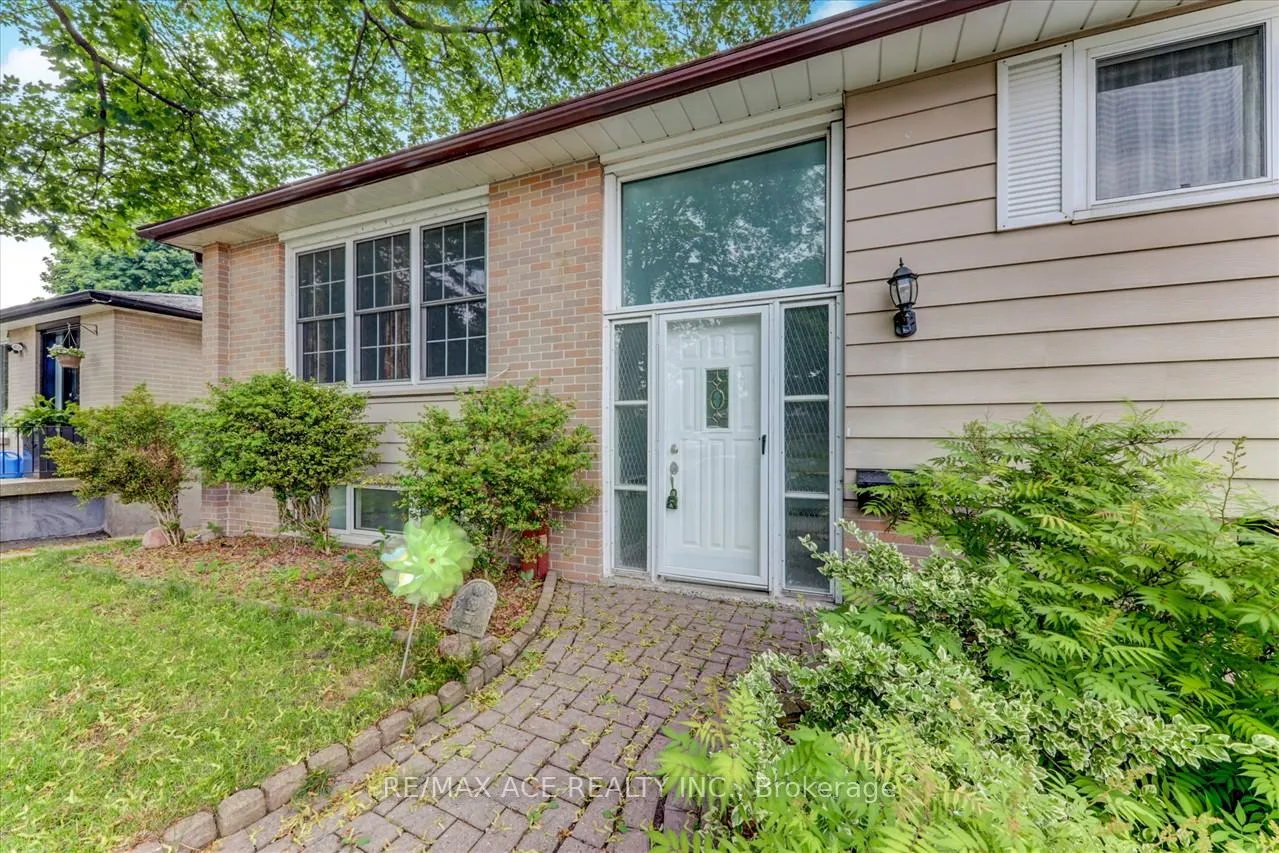 Photo 5 of Unit Main, 206 Mason Drive, Whitby, Downtown Whitby — HOMEH