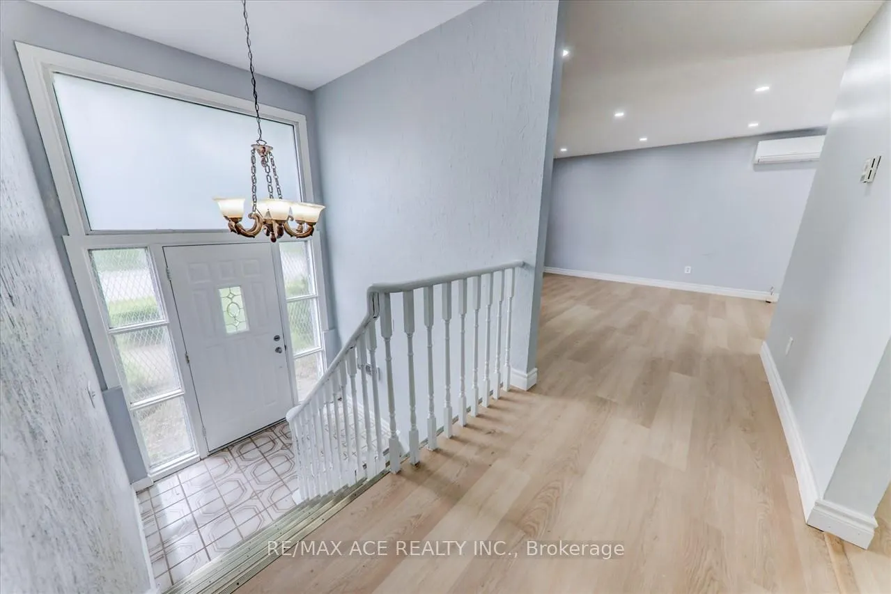 Photo 6 of Unit Main, 206 Mason Drive, Whitby, Downtown Whitby — HOMEH