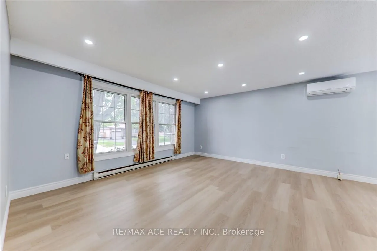 Photo 7 of Unit Main, 206 Mason Drive, Whitby, Downtown Whitby — HOMEH