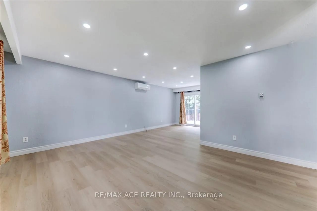 Photo 8 of Unit Main, 206 Mason Drive, Whitby, Downtown Whitby — HOMEH