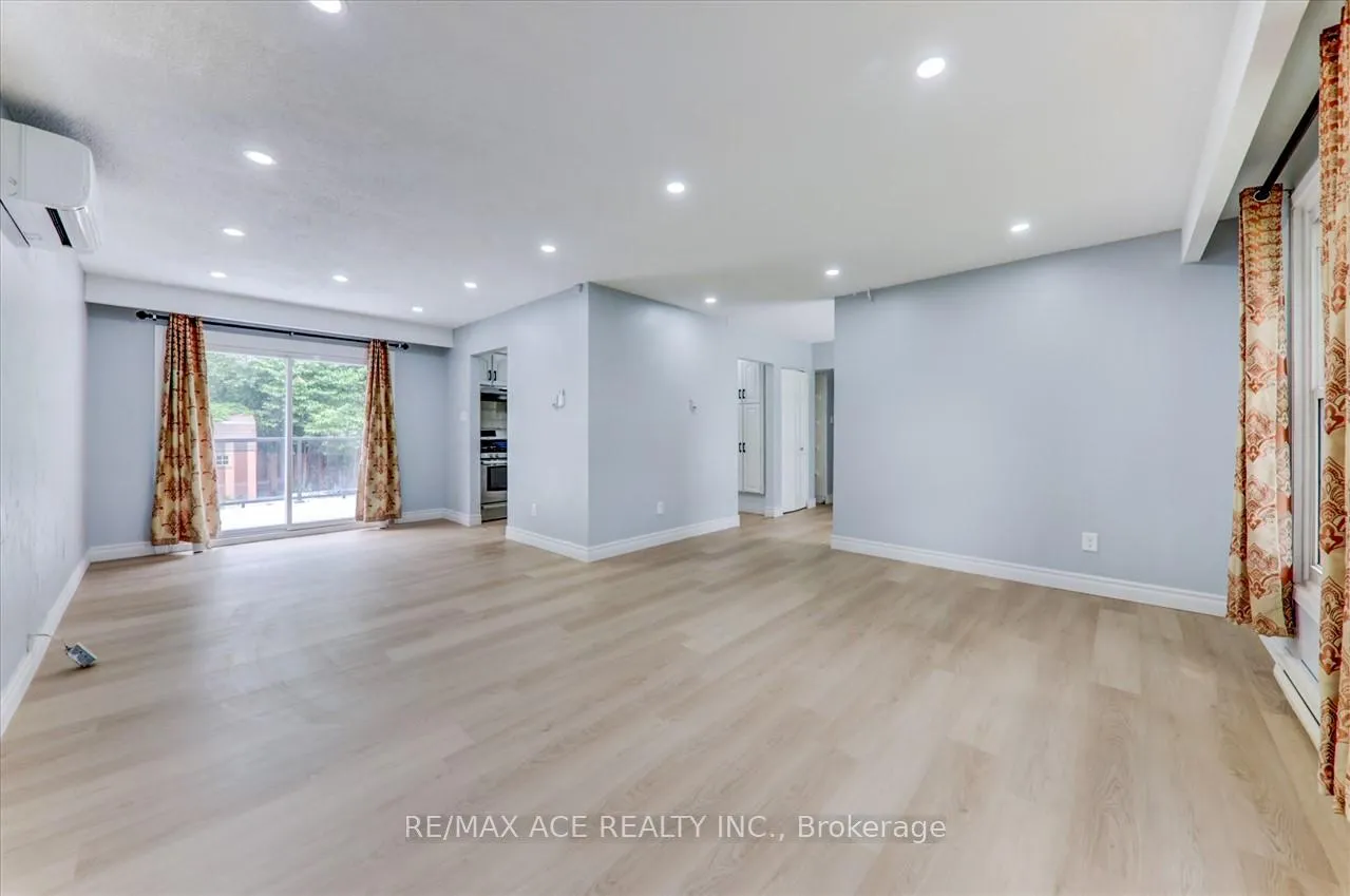 Photo 9 of Unit Main, 206 Mason Drive, Whitby, Downtown Whitby — HOMEH