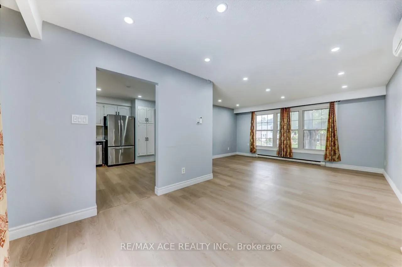 Photo 12 of Unit Main, 206 Mason Drive, Whitby, Downtown Whitby — HOMEH