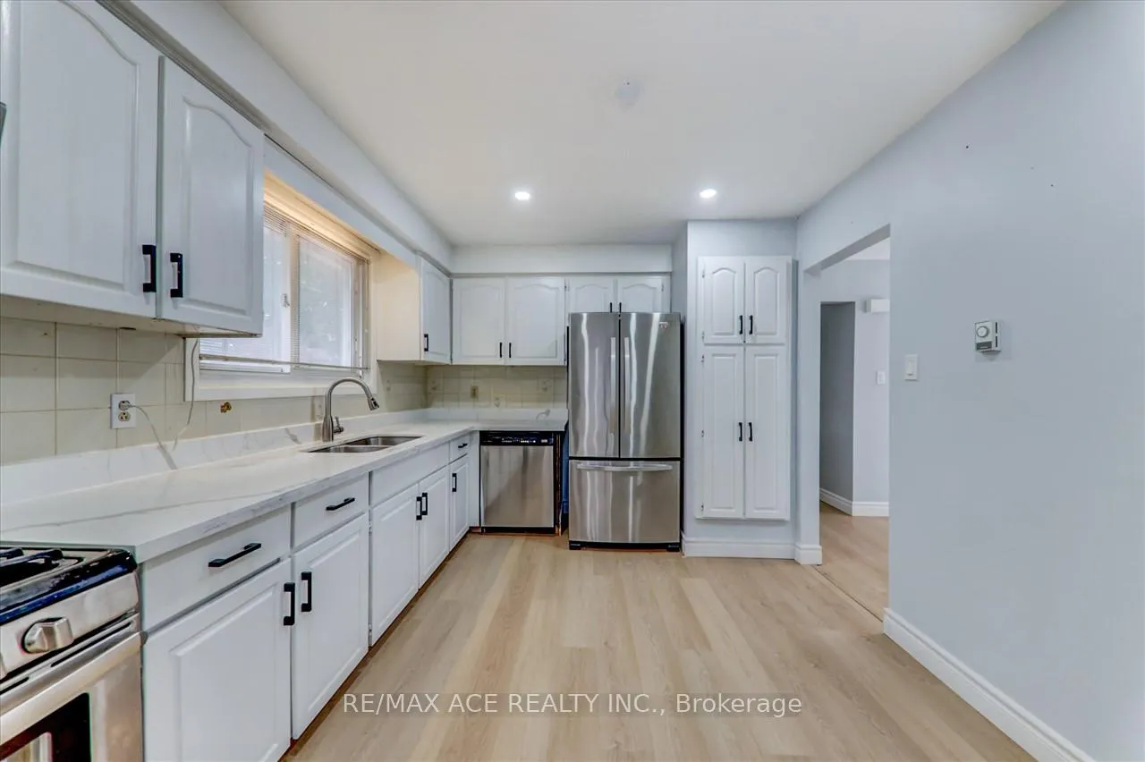 Photo 13 of Unit Main, 206 Mason Drive, Whitby, Downtown Whitby — HOMEH