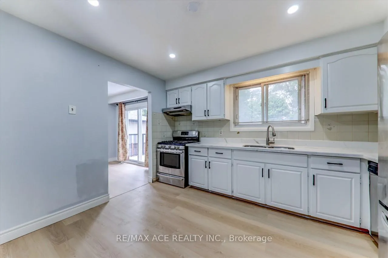 Photo 15 of Unit Main, 206 Mason Drive, Whitby, Downtown Whitby — HOMEH