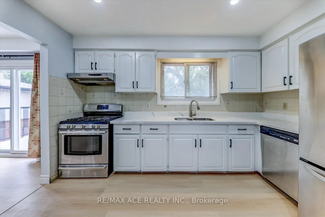 Photo 16 of Unit Main, 206 Mason Drive, Whitby, Downtown Whitby — HOMEH