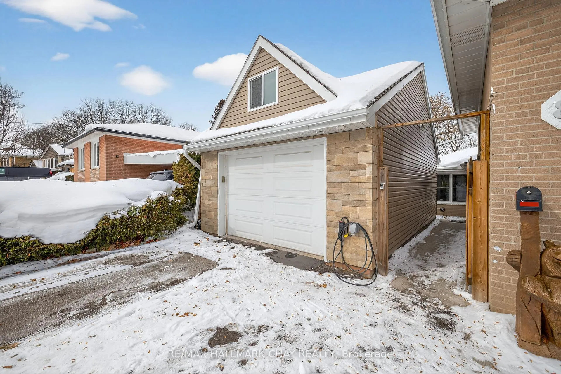 Photo 2 of 8 Ladywood Drive, Etobicoke, Thistletown-Beaumonde Heights — HOMEH