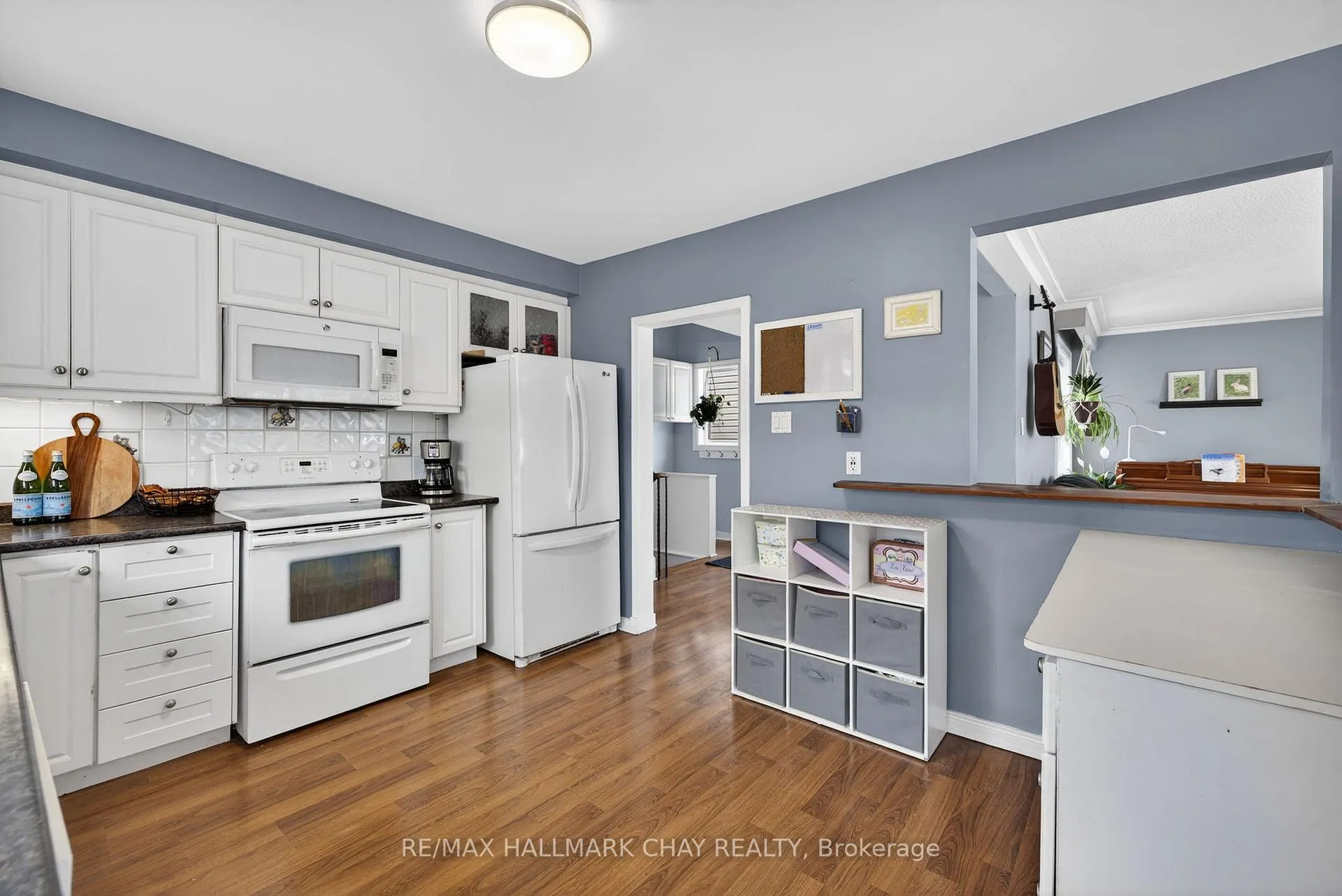 Photo 3 of 8 Ladywood Drive, Etobicoke, Thistletown-Beaumonde Heights — HOMEH