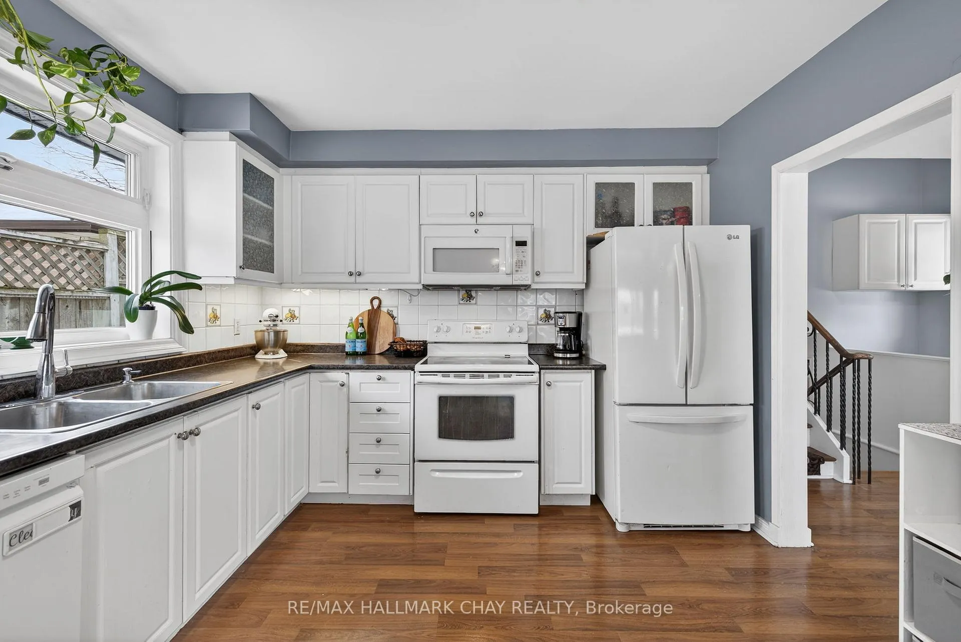 Photo 4 of 8 Ladywood Drive, Etobicoke, Thistletown-Beaumonde Heights — HOMEH