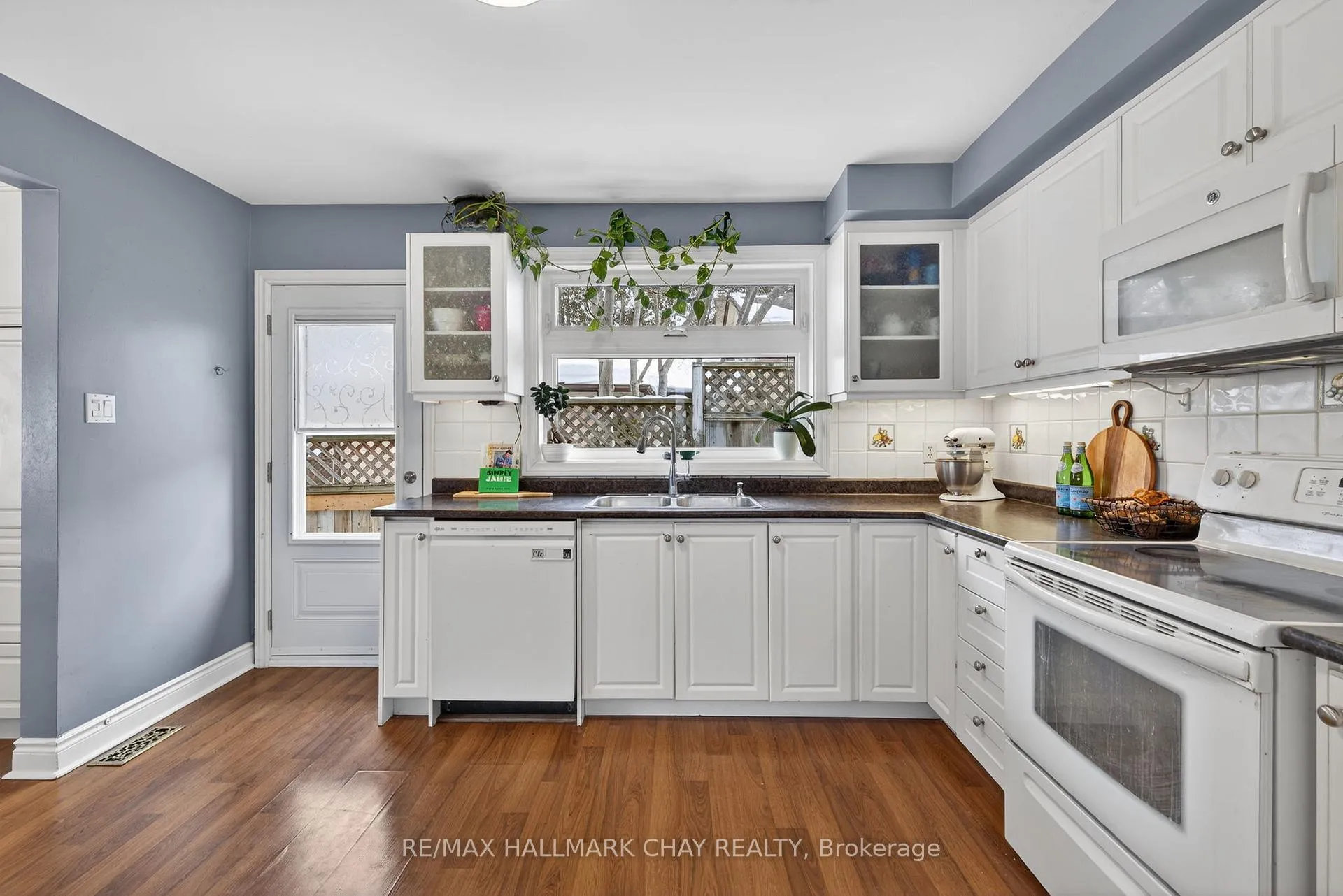 Photo 5 of 8 Ladywood Drive, Etobicoke, Thistletown-Beaumonde Heights — HOMEH