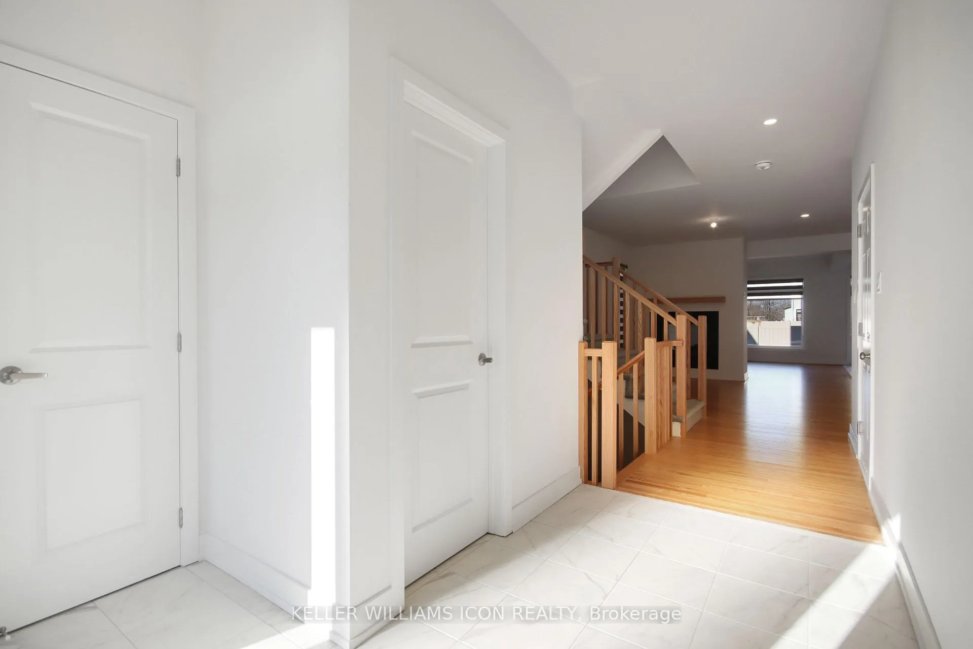 Photo 3 of 533 Bobolink Ridge, Ottawa, Stittsville (South) — HOMEH