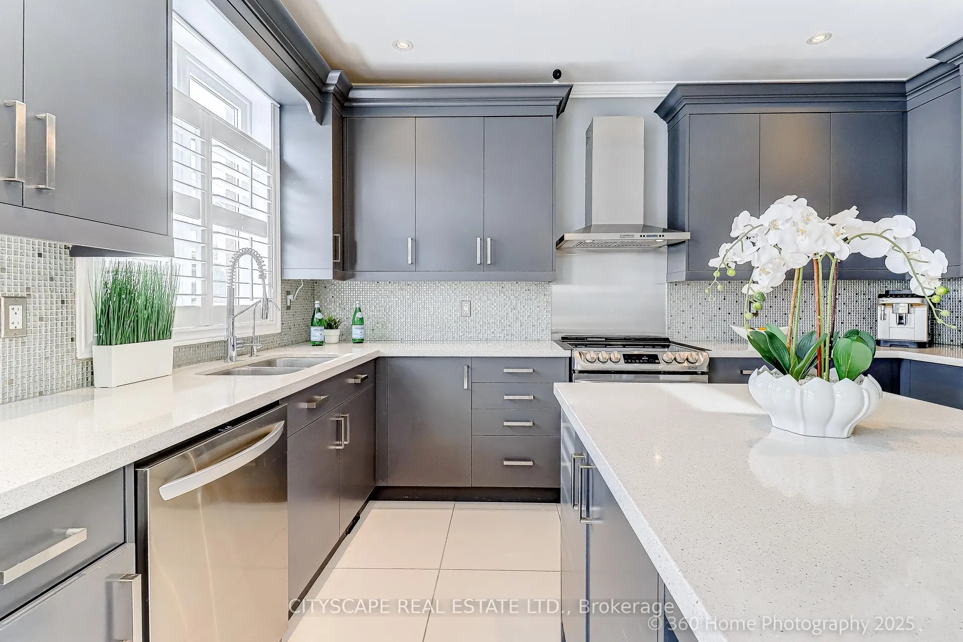 Photo 14 of 381 Summeridge Drive, Vaughan, Patterson — HOMEH