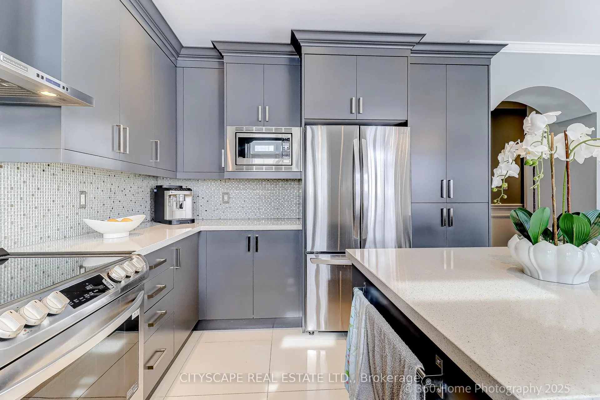 Photo 15 of 381 Summeridge Drive, Vaughan, Patterson — HOMEH