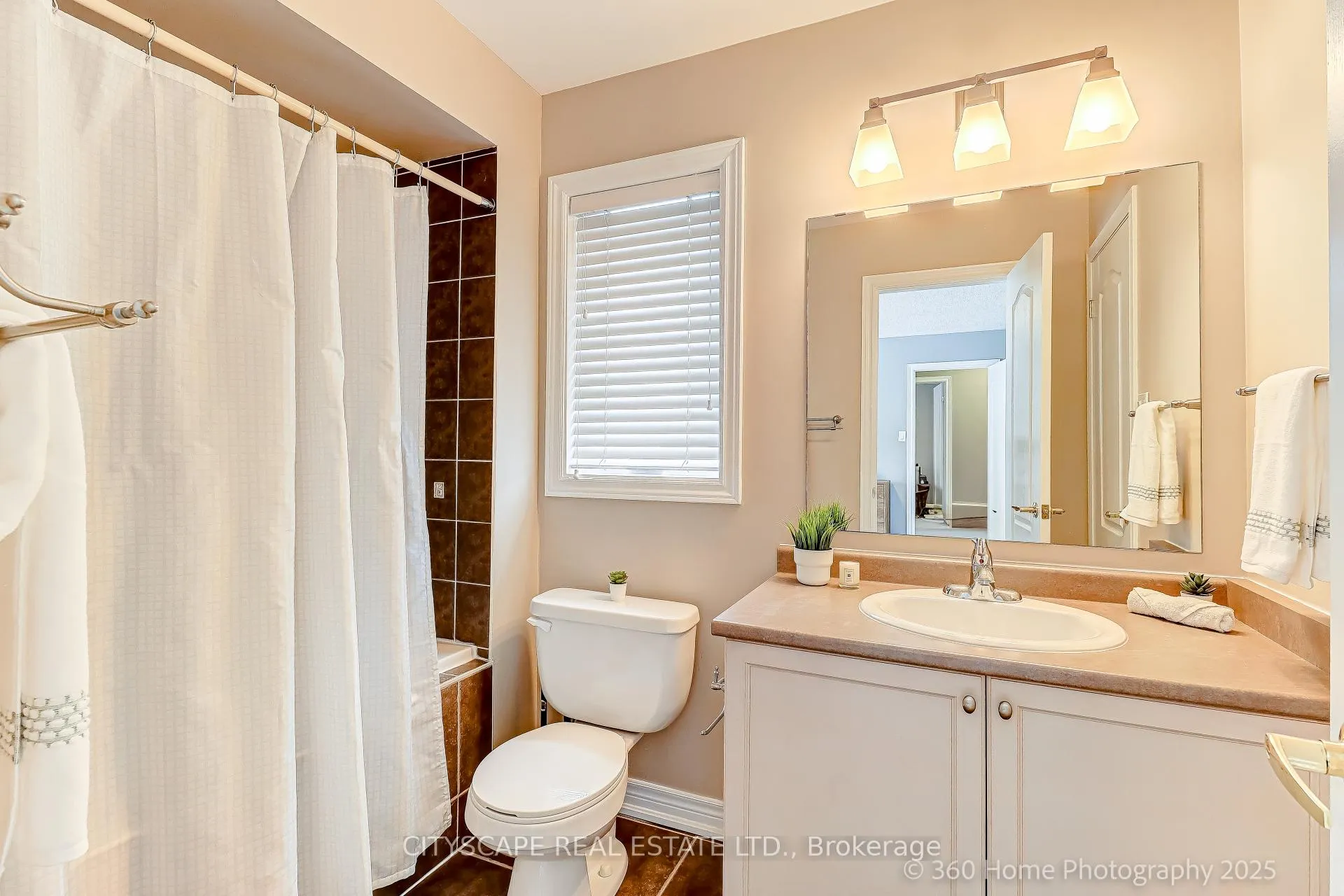 Photo 19 of 381 Summeridge Drive, Vaughan, Patterson — HOMEH