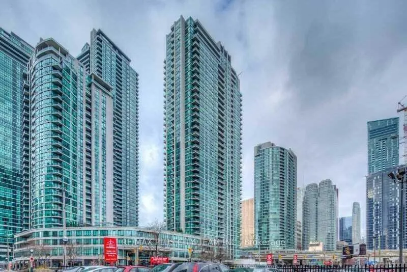 Front of Unit 1606, 16 Yonge Street