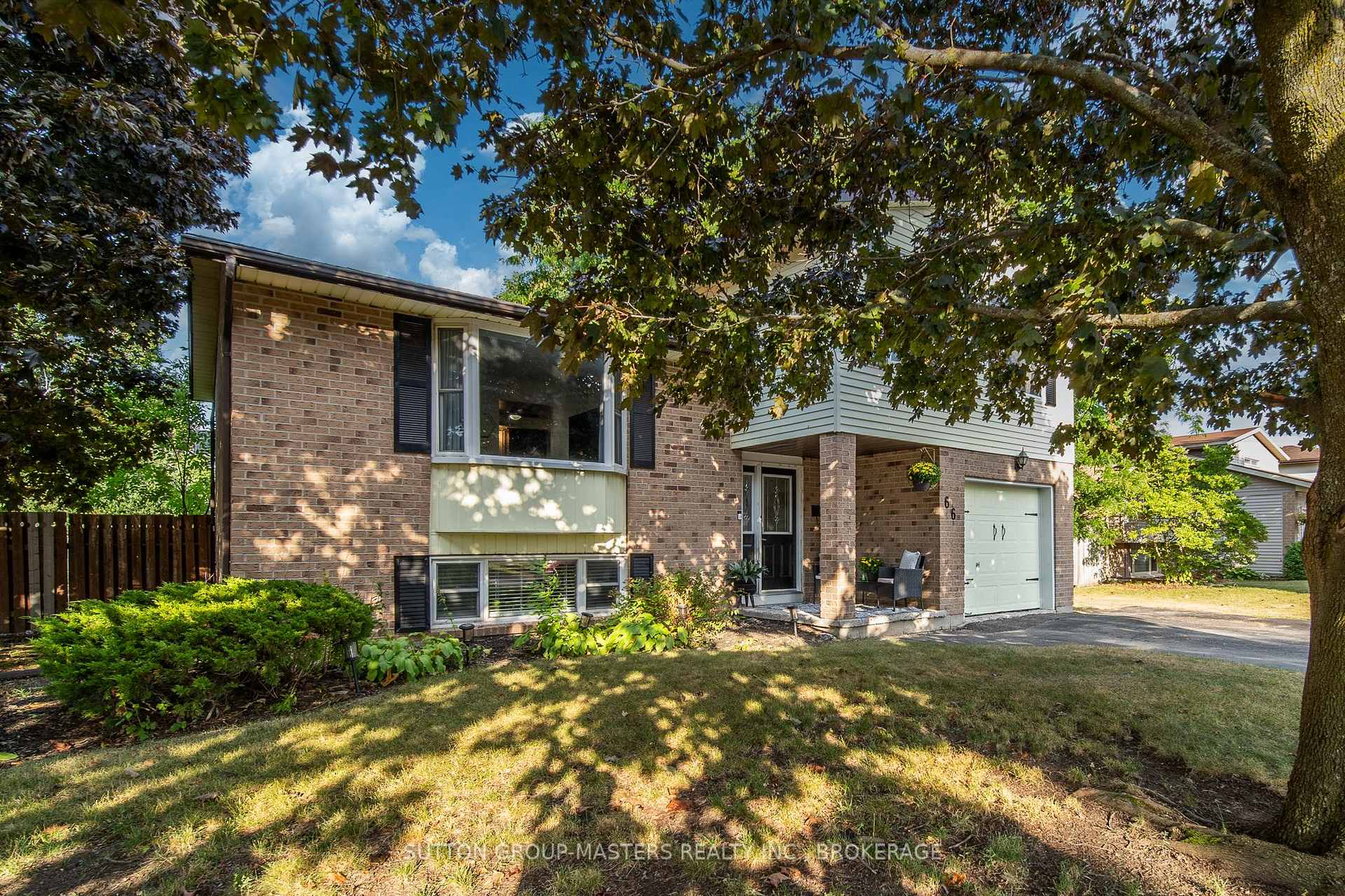 Photo 2 of 66 Nicholson Crescent, Loyalist, Amherstview — HOMEH